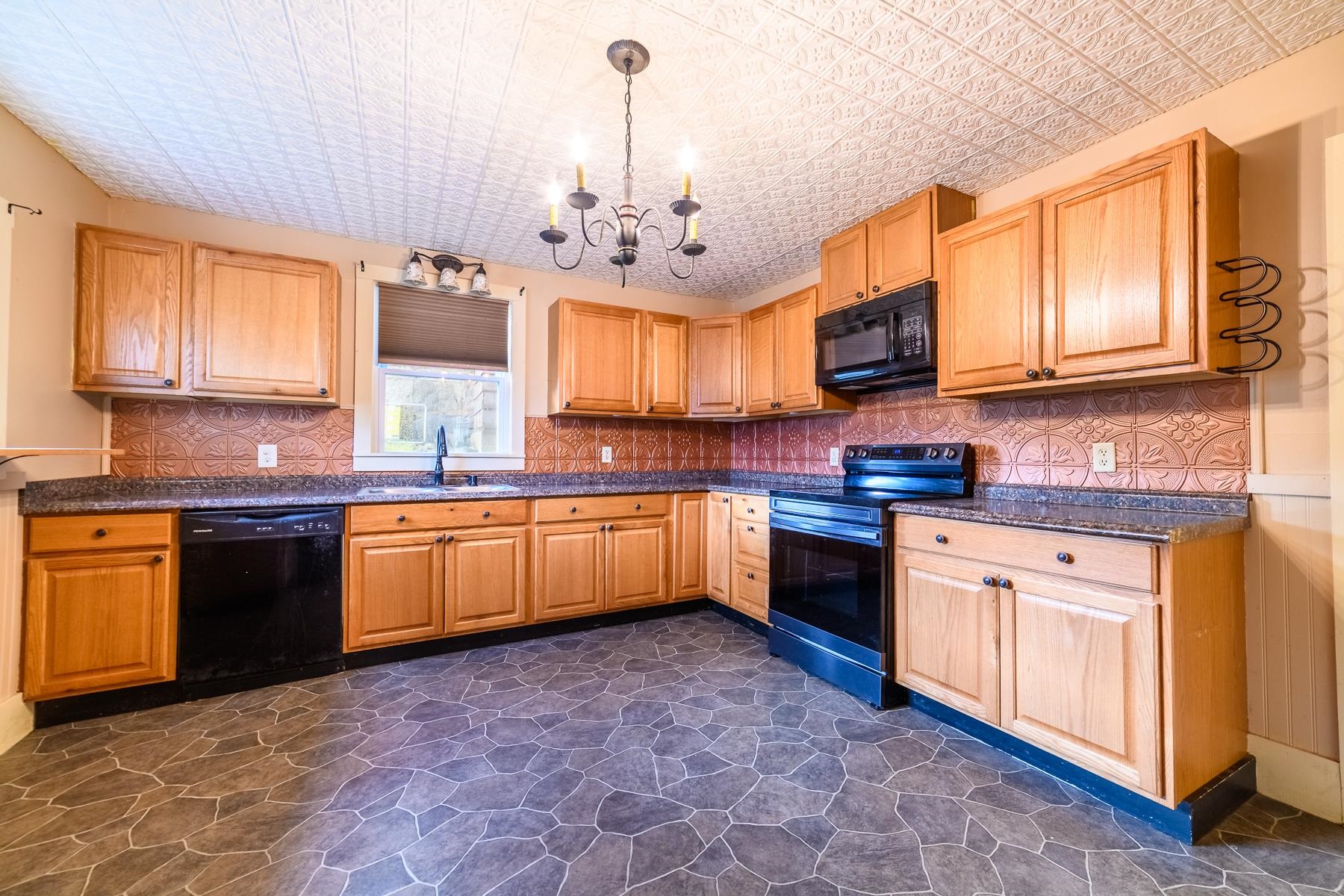 266 Madison Avenue Property Photo 9