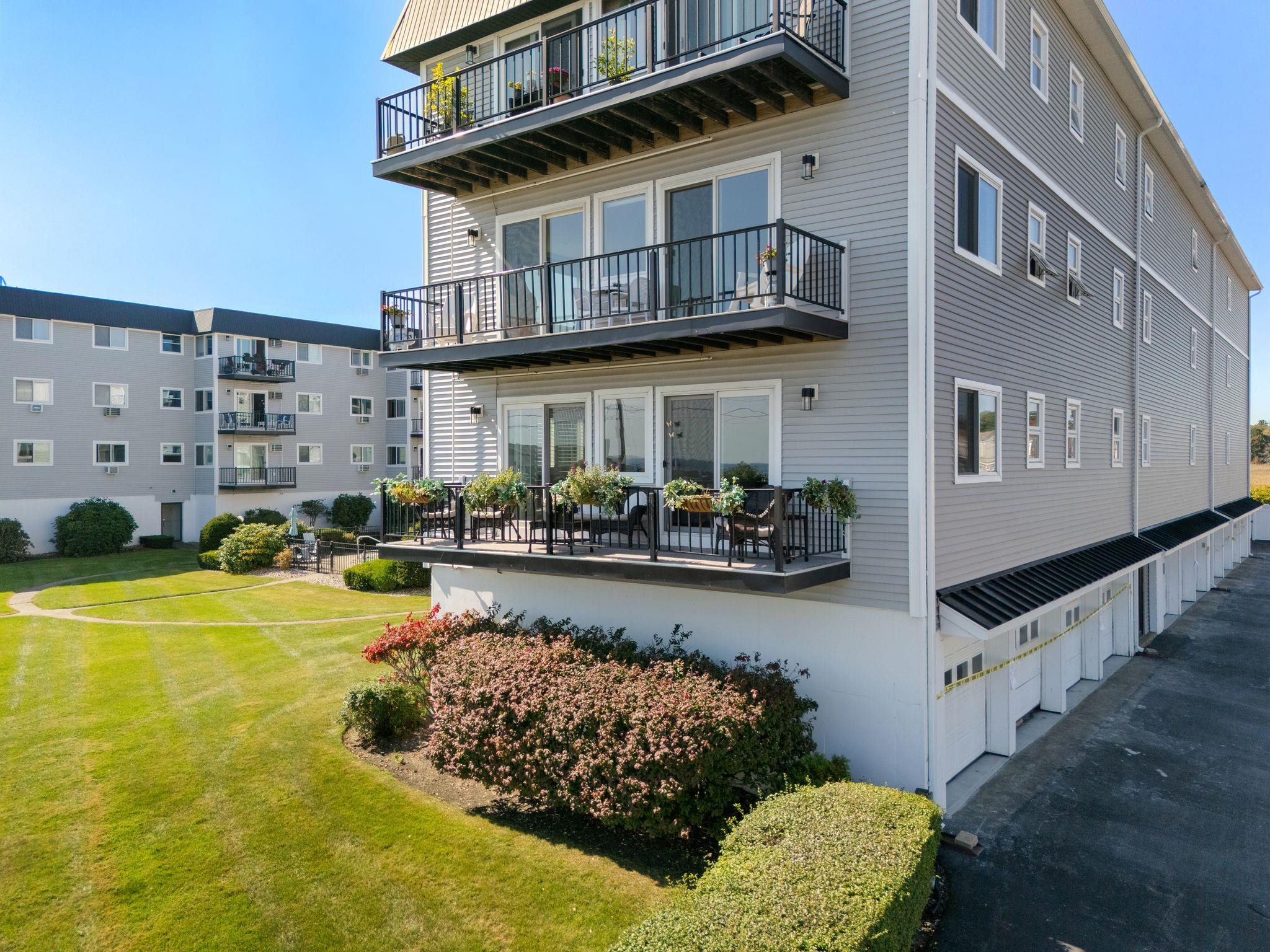 190 Kings Highway Property Photo 3