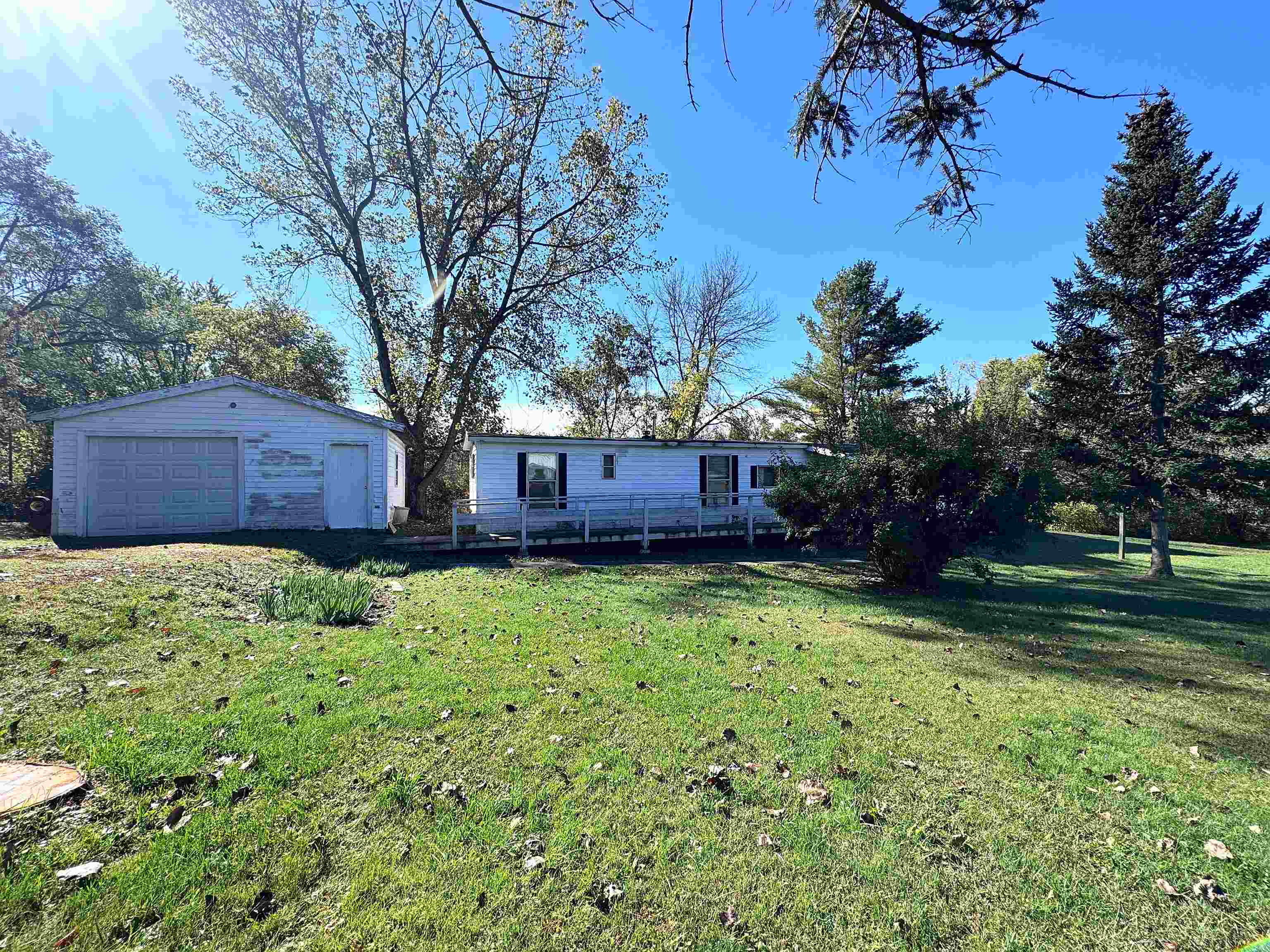 889 Overlea Road Property Photo 2