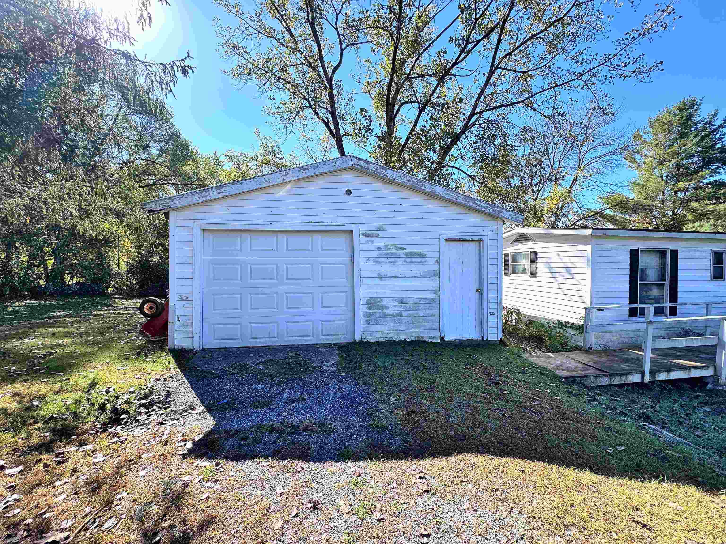 889 Overlea Road Property Photo 3