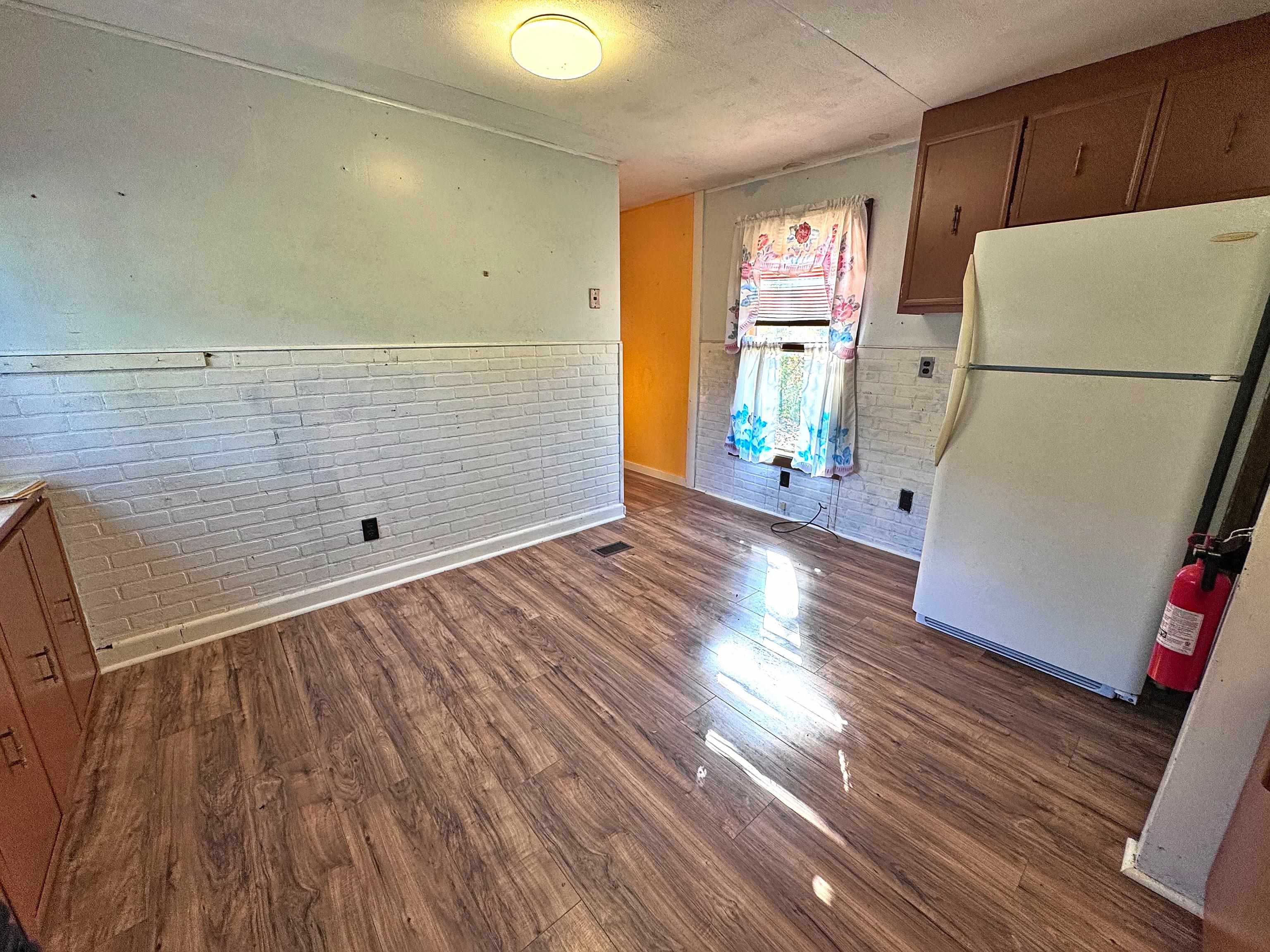 889 Overlea Road Property Photo 10