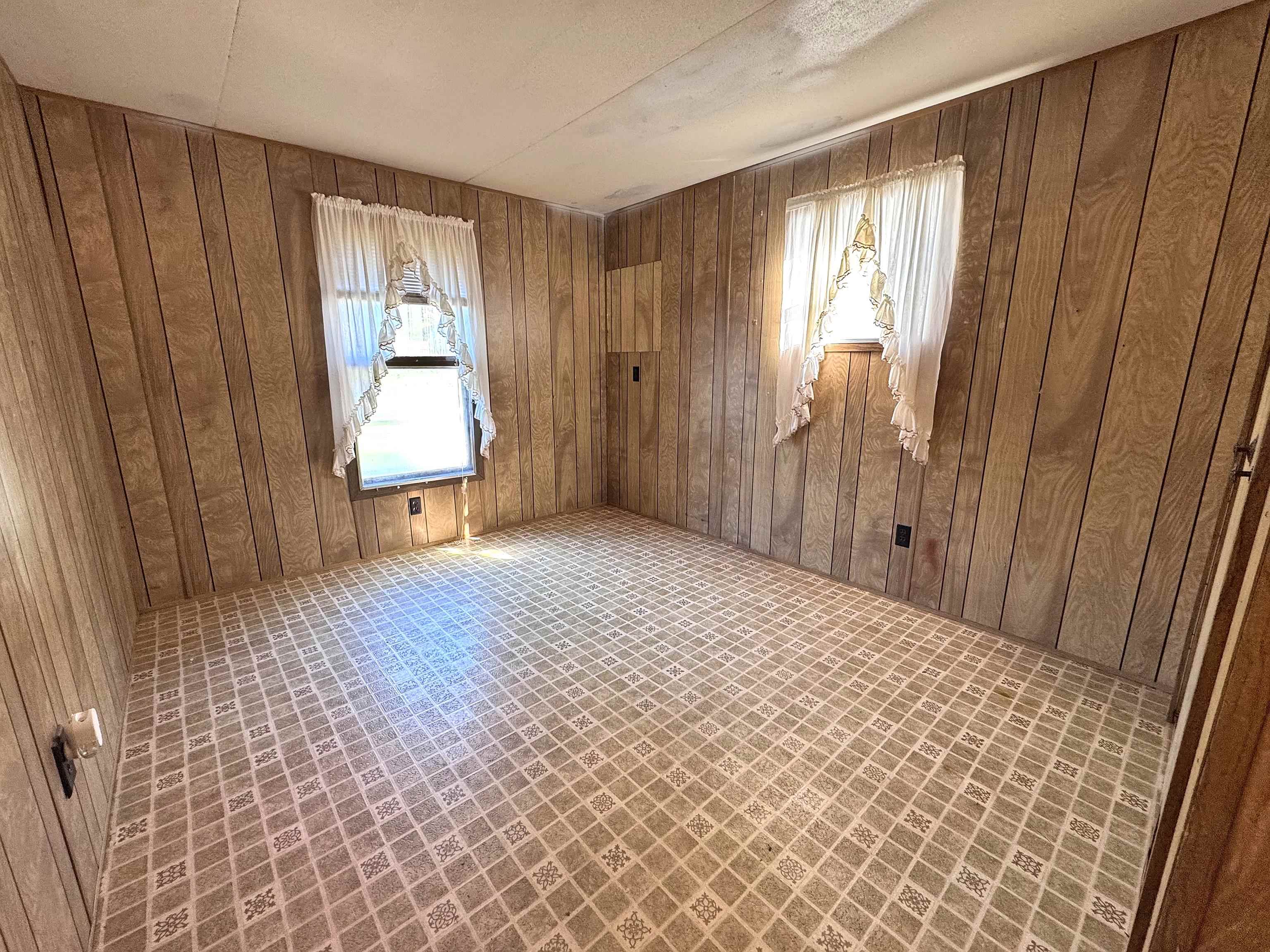 889 Overlea Road Property Photo 20