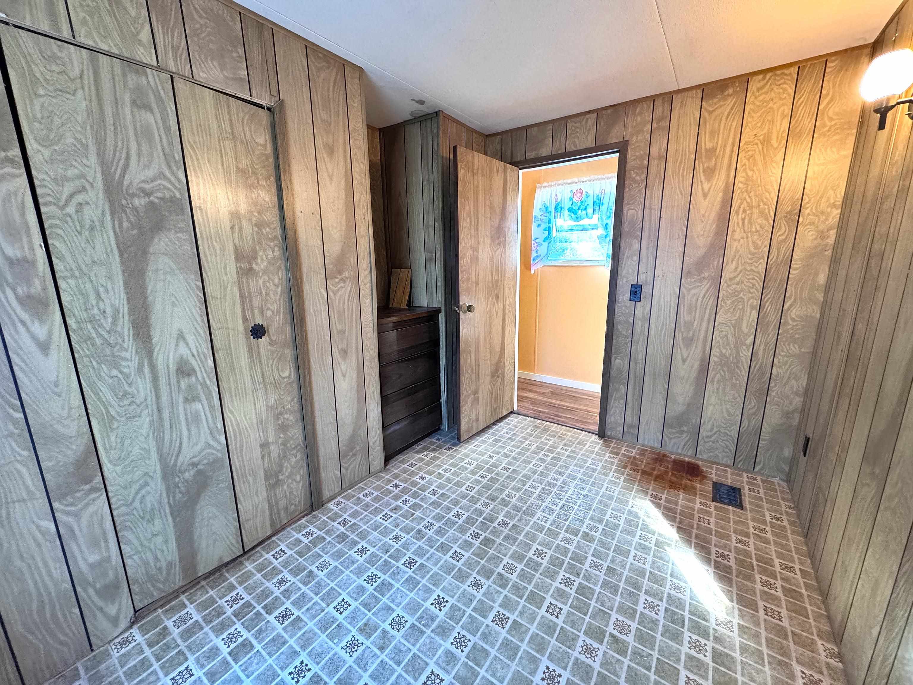 889 Overlea Road Property Photo 22