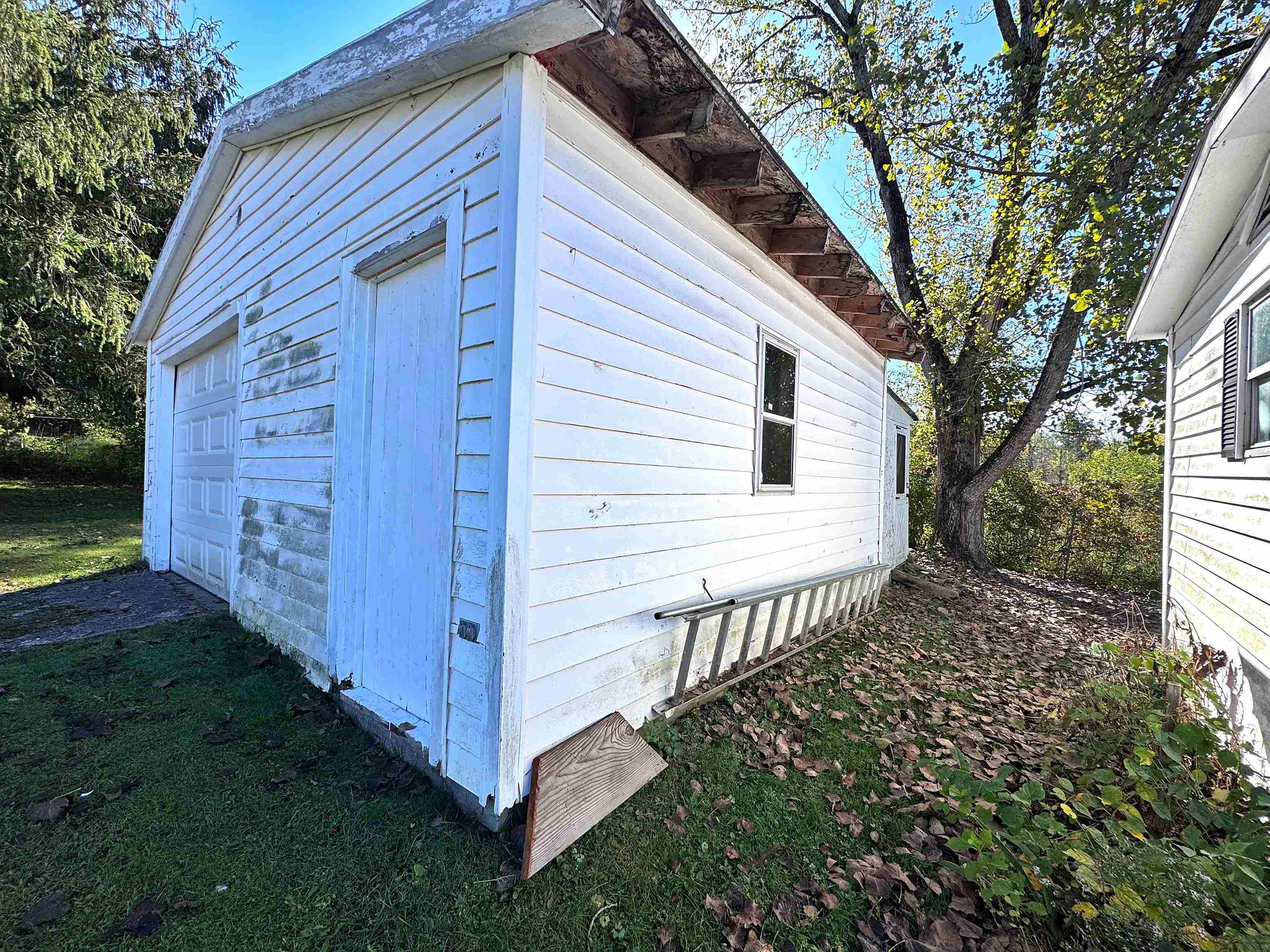 889 Overlea Road Property Photo 39