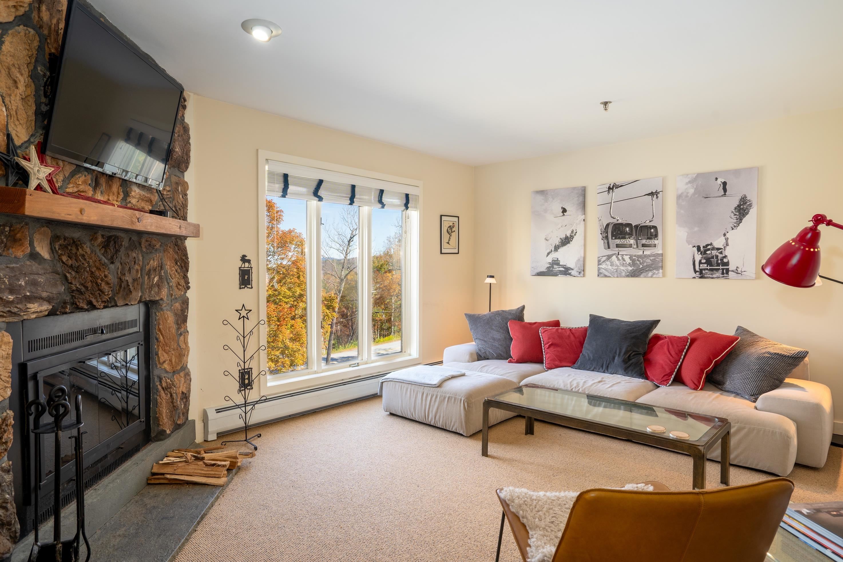 12 Ober Tal Drive Property Photo 5