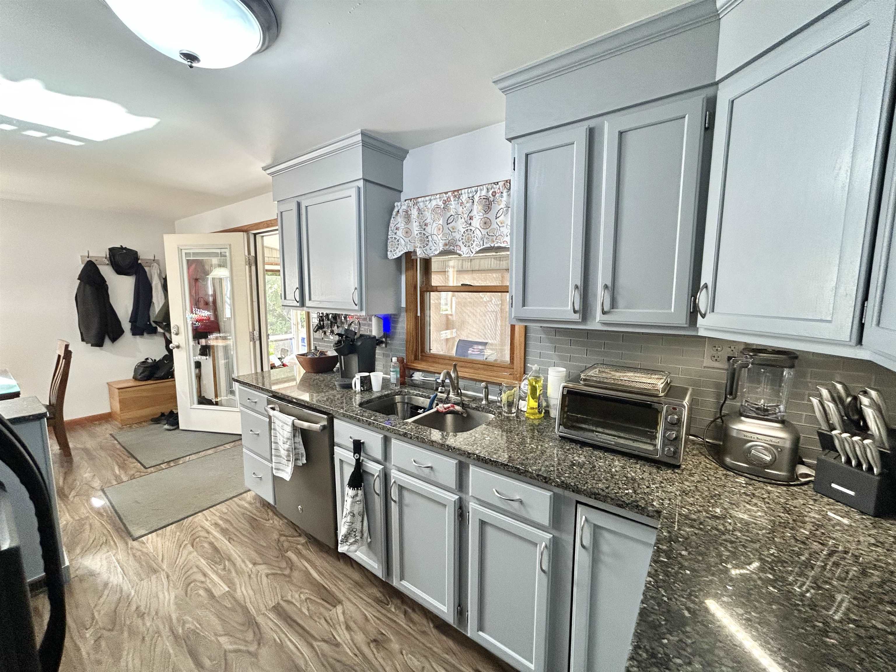 2083 North Avenue Property Photo 4