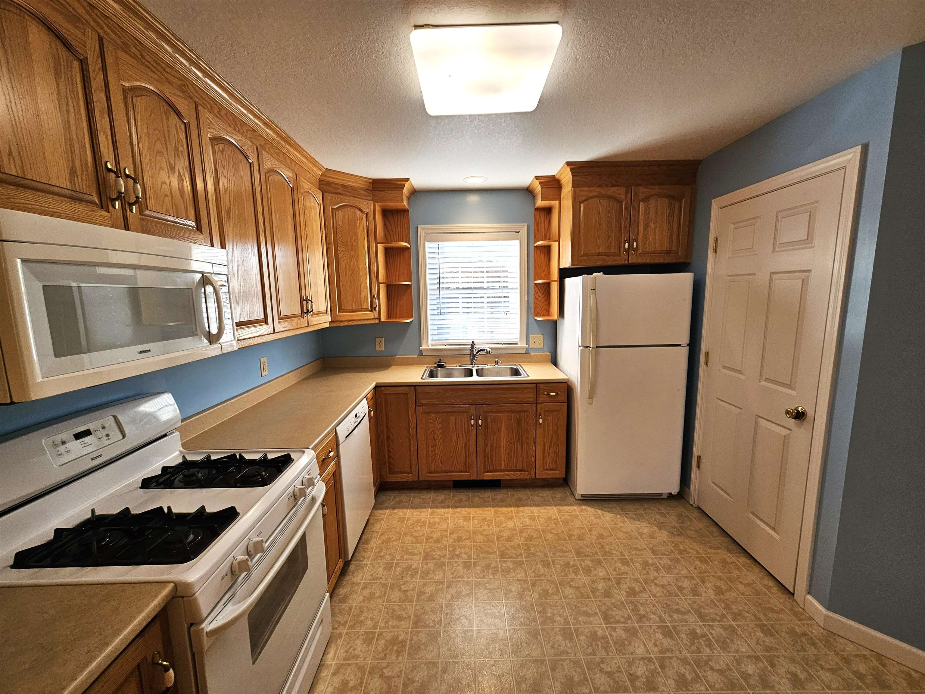 78 Kingsbury Circle Property Photo 9