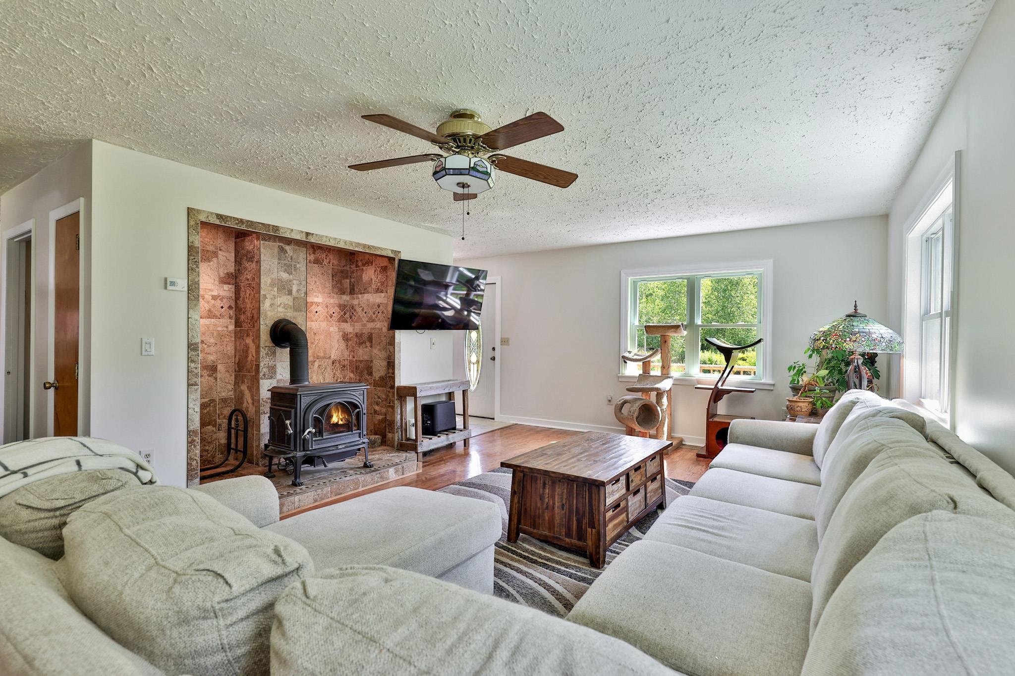 2140 Brandon Mountain Road Property Photo 6