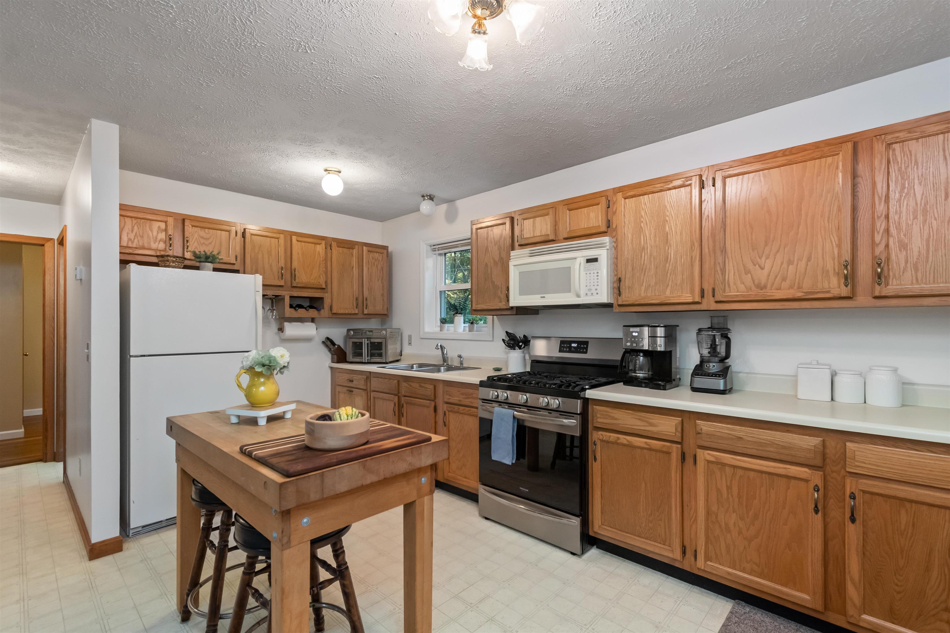 446 Sanderson Road Property Photo 8