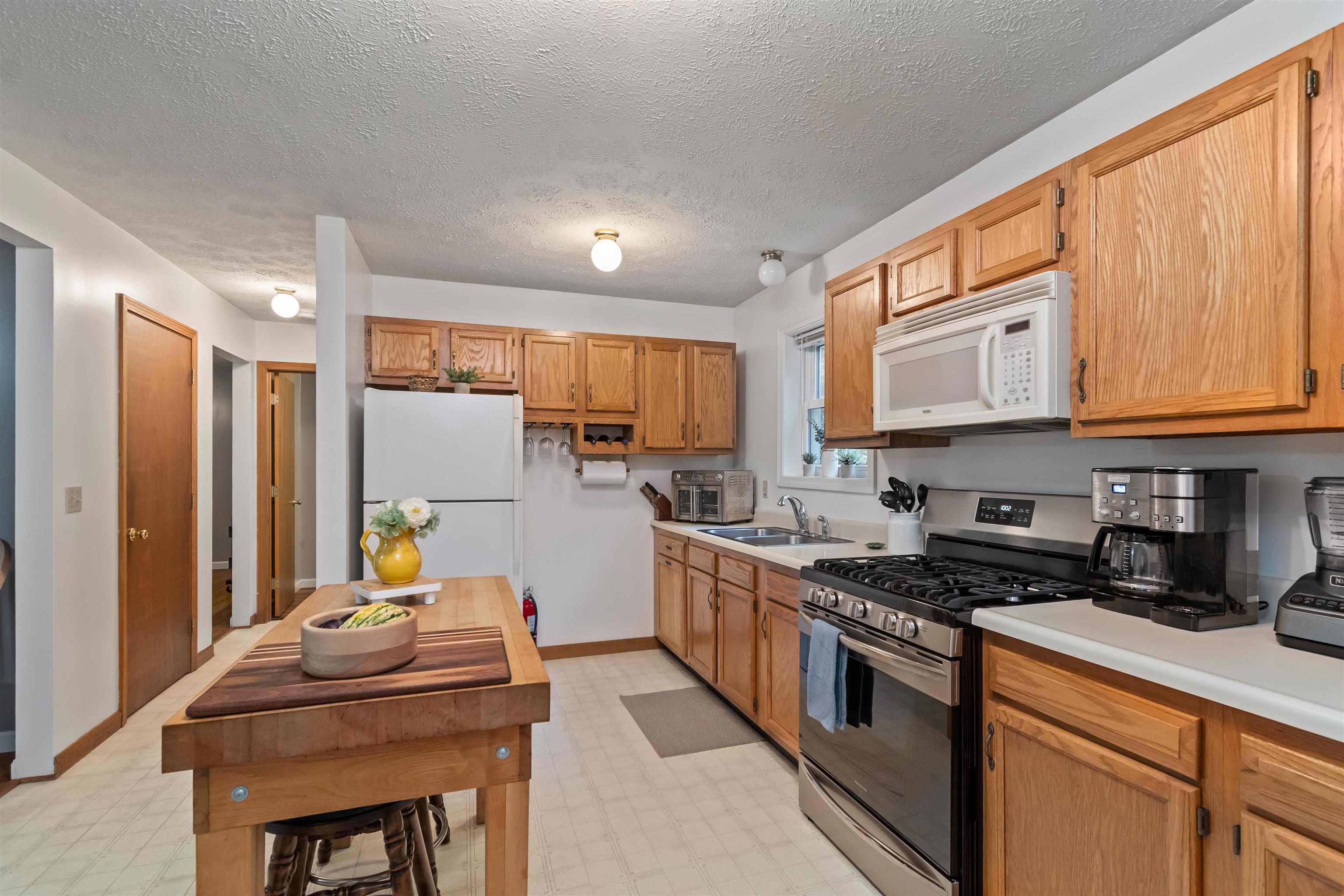 446 Sanderson Road Property Photo 9