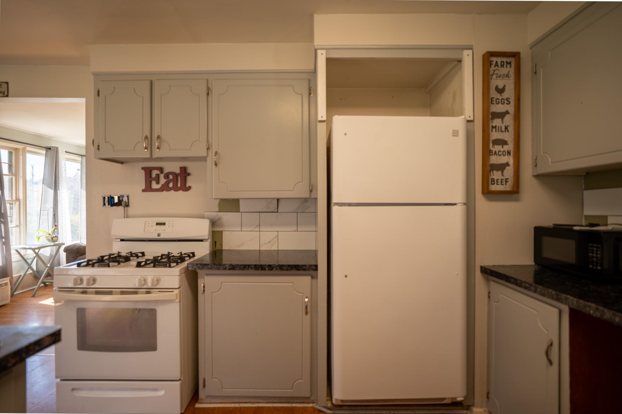 96 Stetson Terrace Property Photo 6