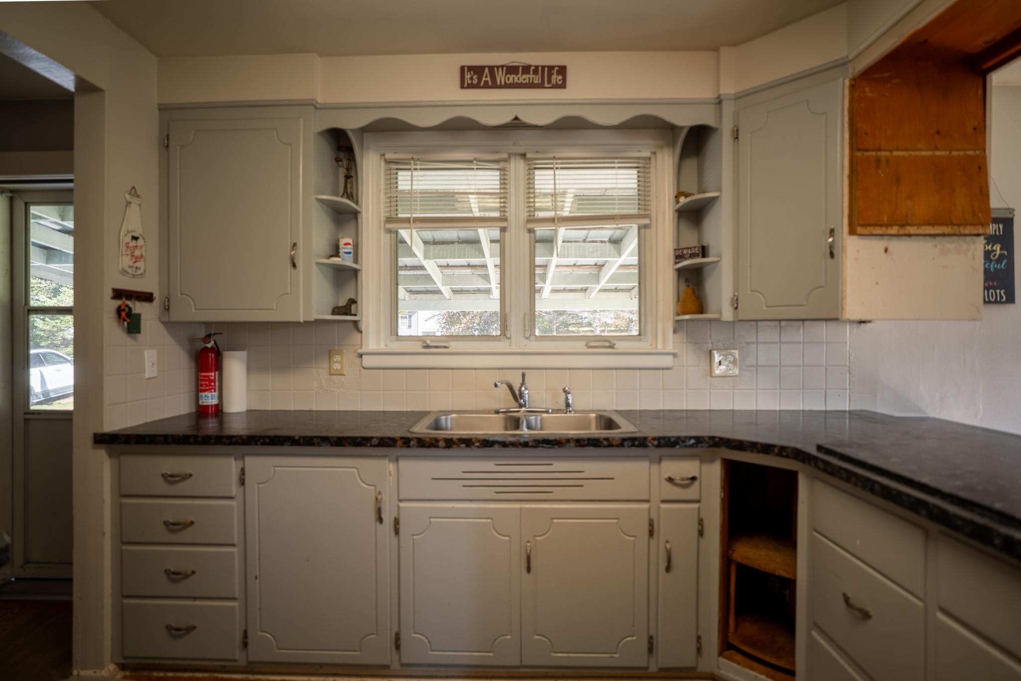 96 Stetson Terrace Property Photo 7