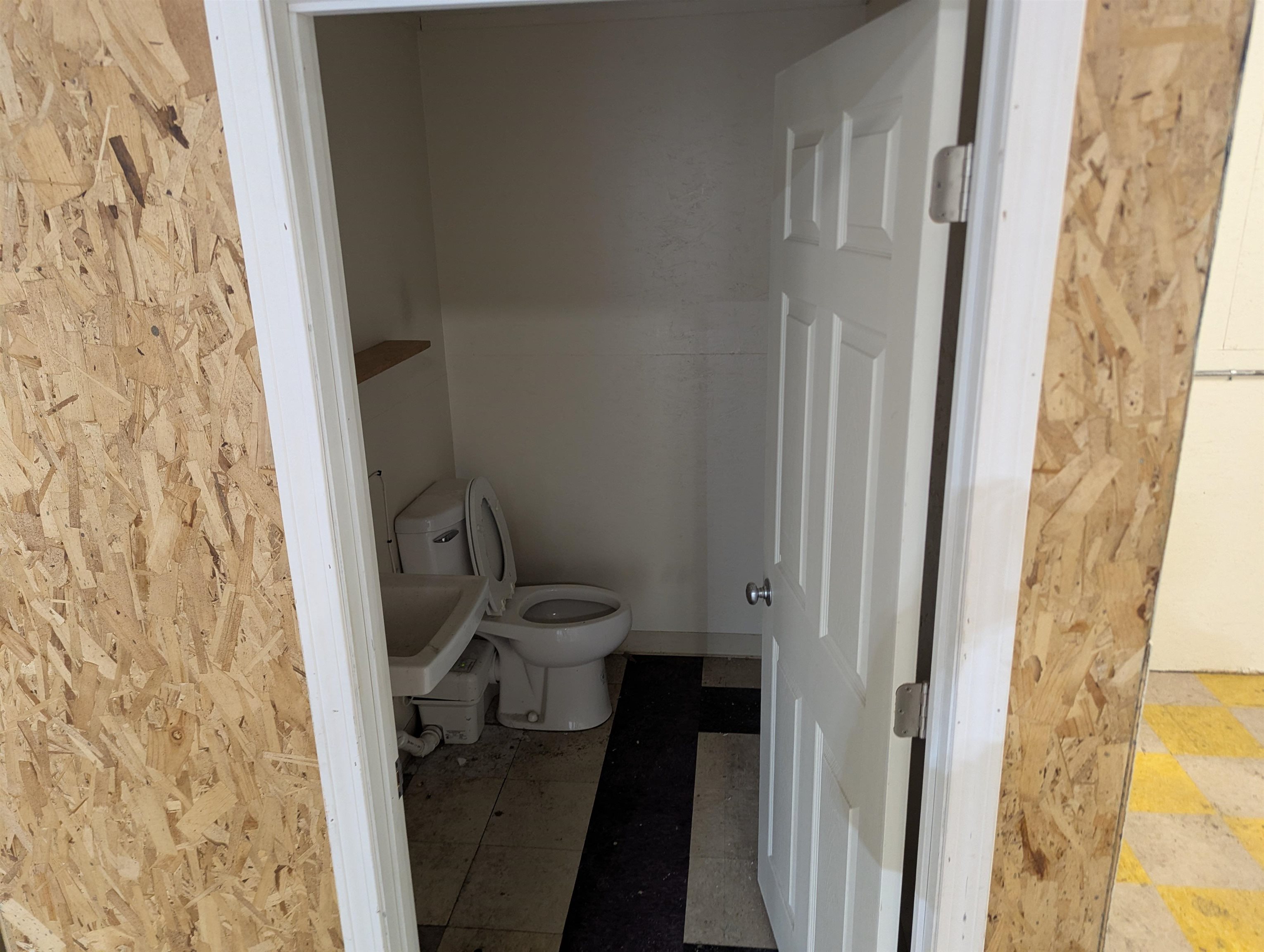 160 Emerald Street Property Photo 3