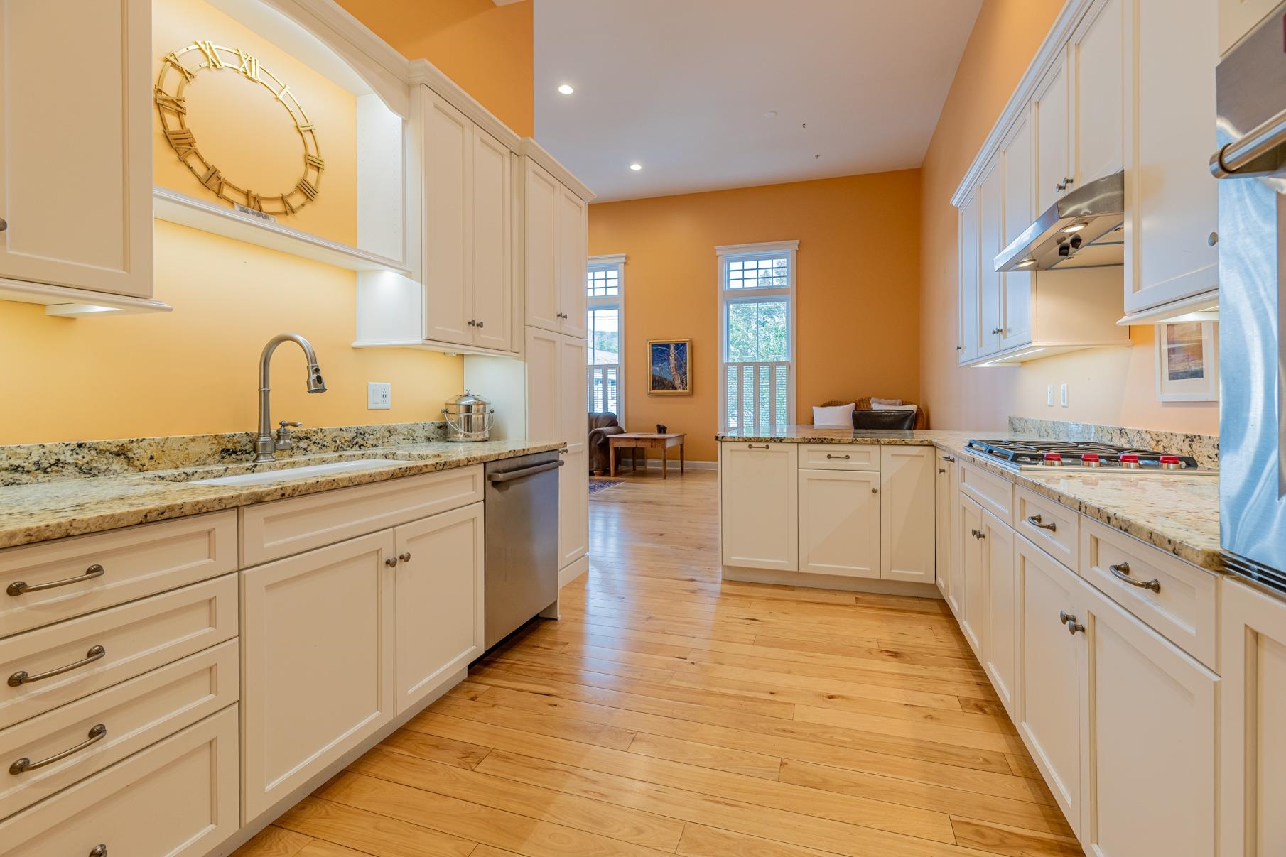 4928 Main Street Property Photo 7