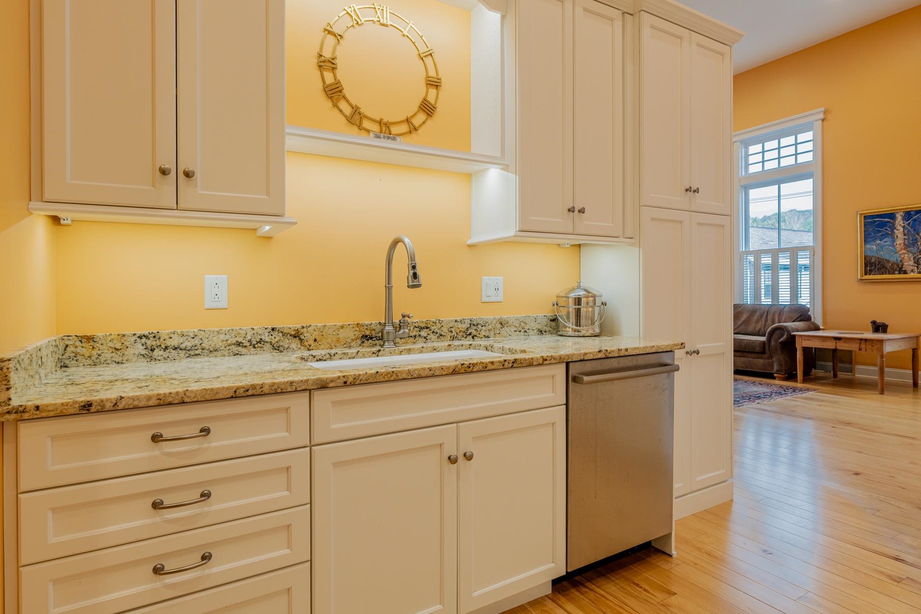 4928 Main Street Property Photo 8