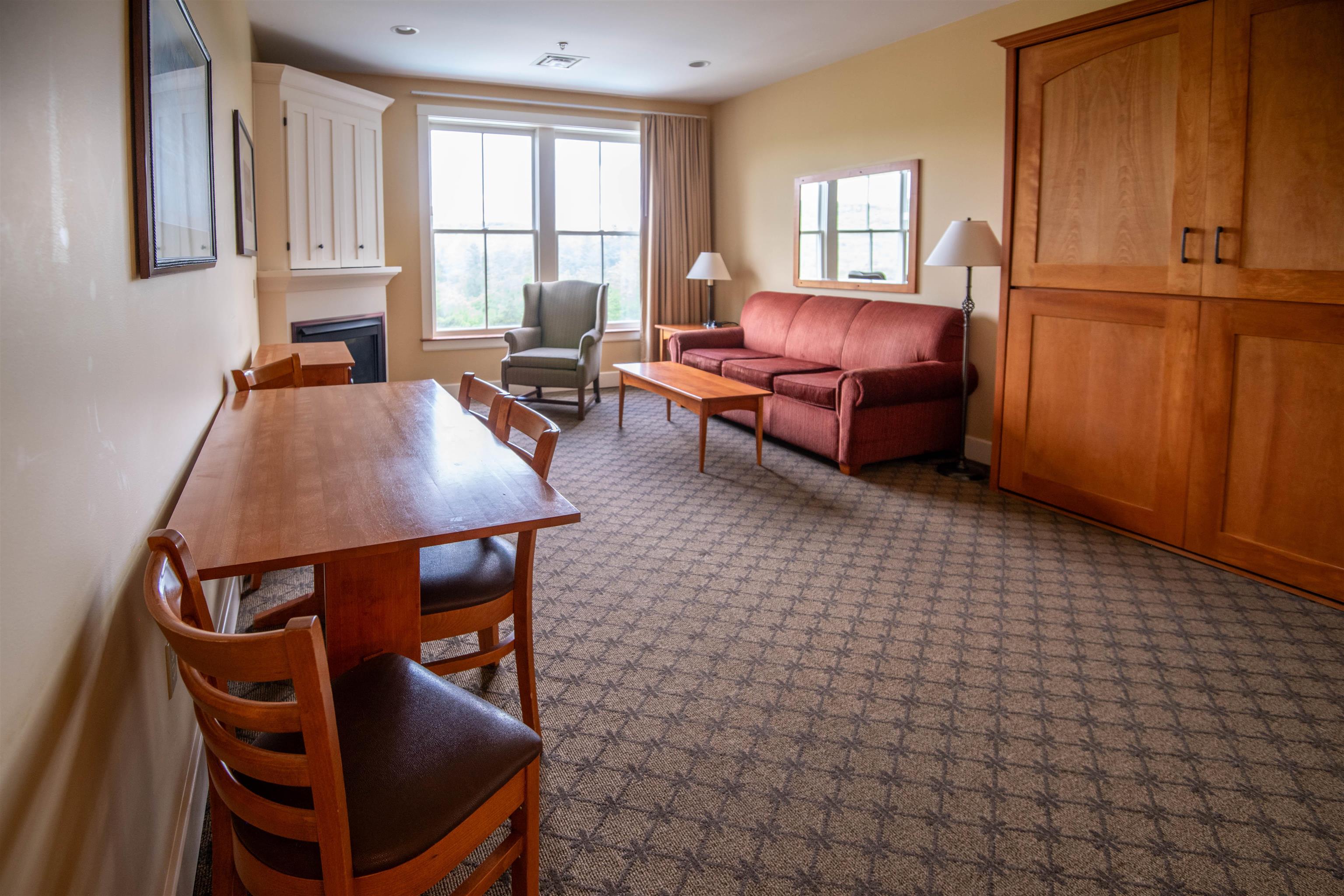 418 Qtr. I I I Jackson Gore Inn Property Photo 3