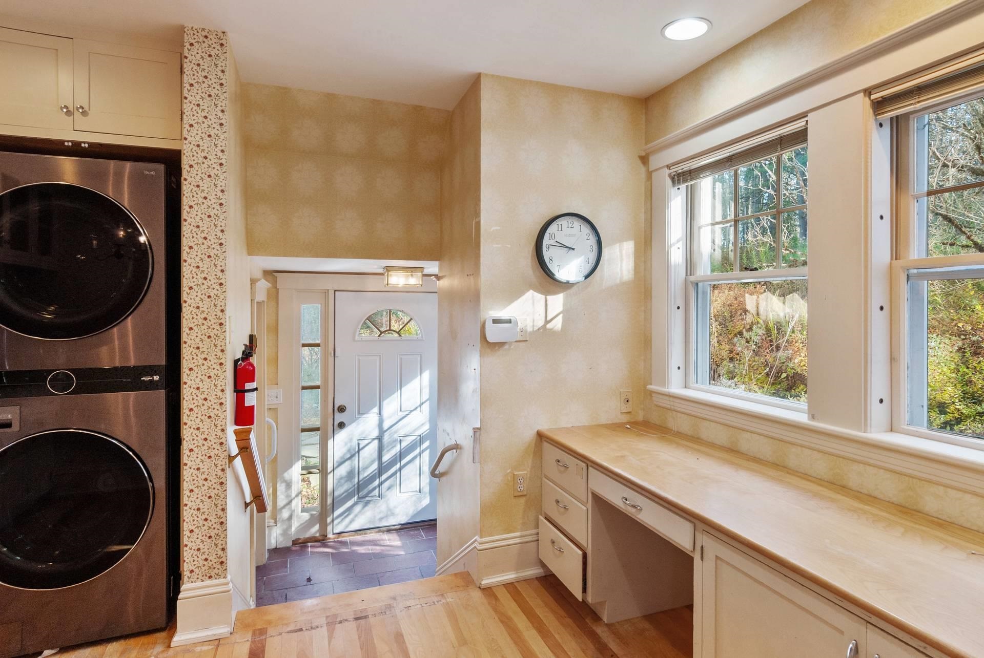 598 East Woodstock Road Property Photo 9