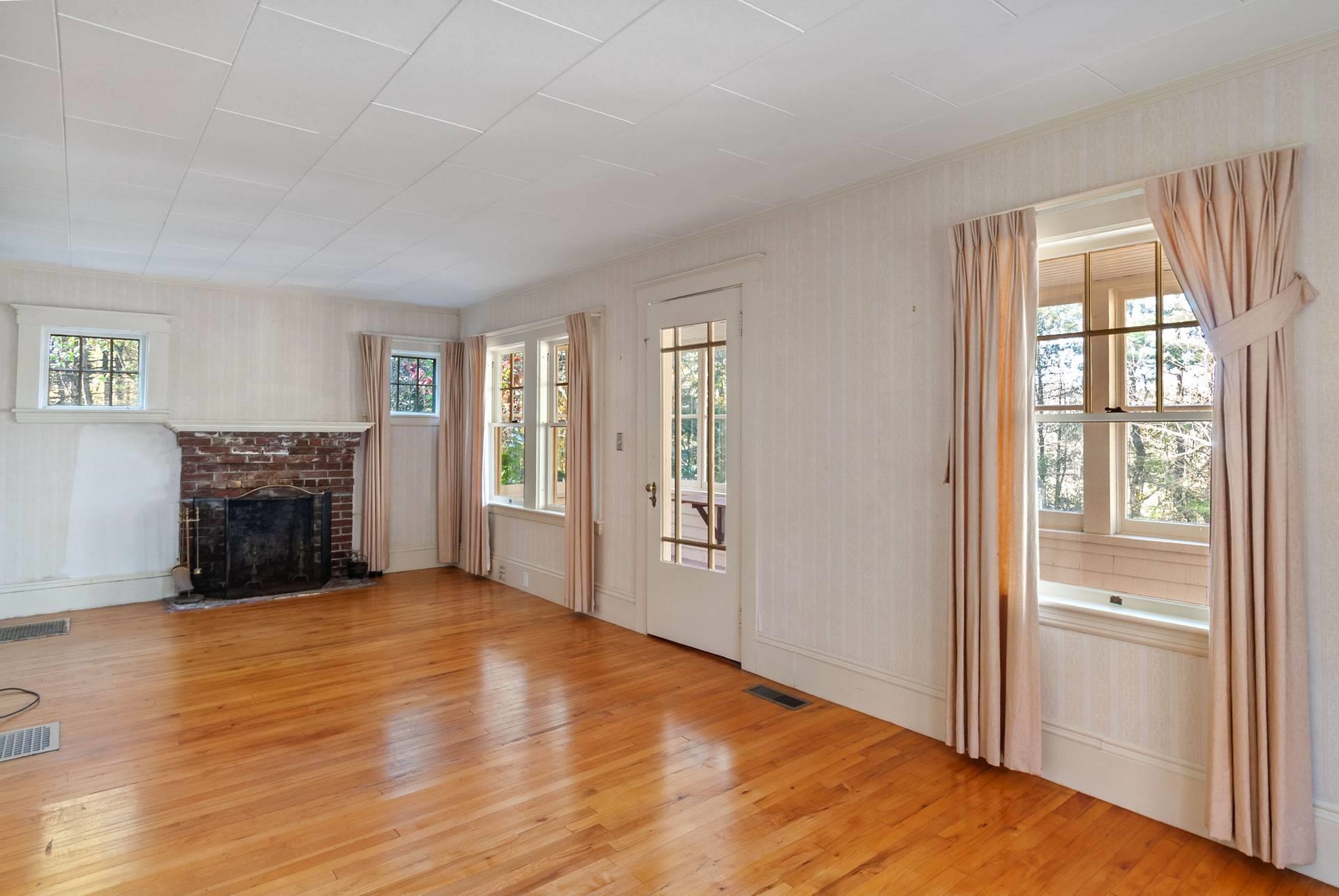 598 East Woodstock Road Property Photo 12