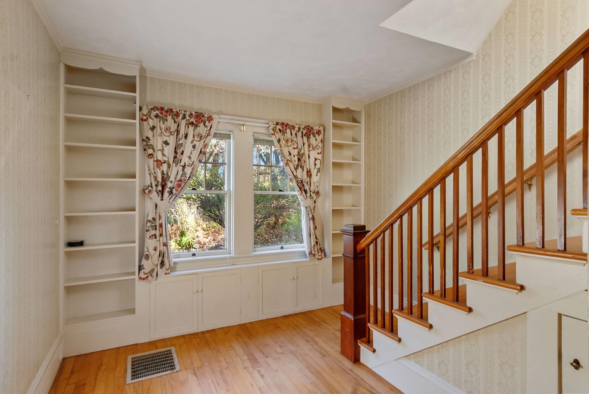 598 East Woodstock Road Property Photo 14