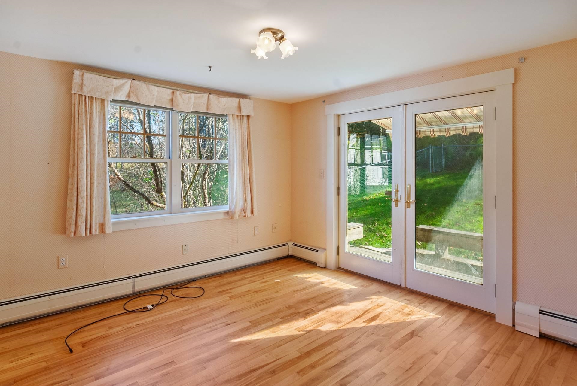 598 East Woodstock Road Property Photo 17