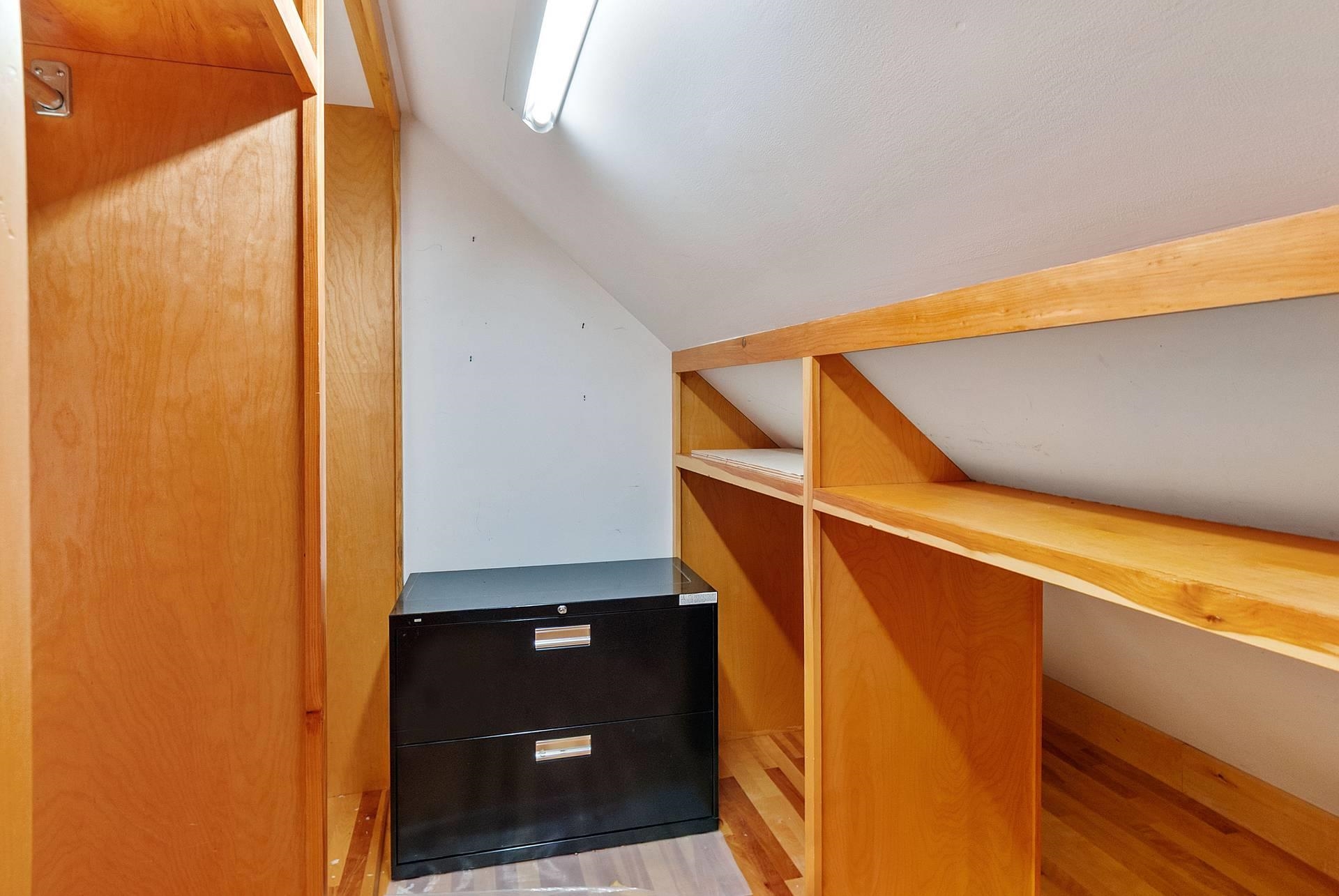 598 East Woodstock Road Property Photo 31