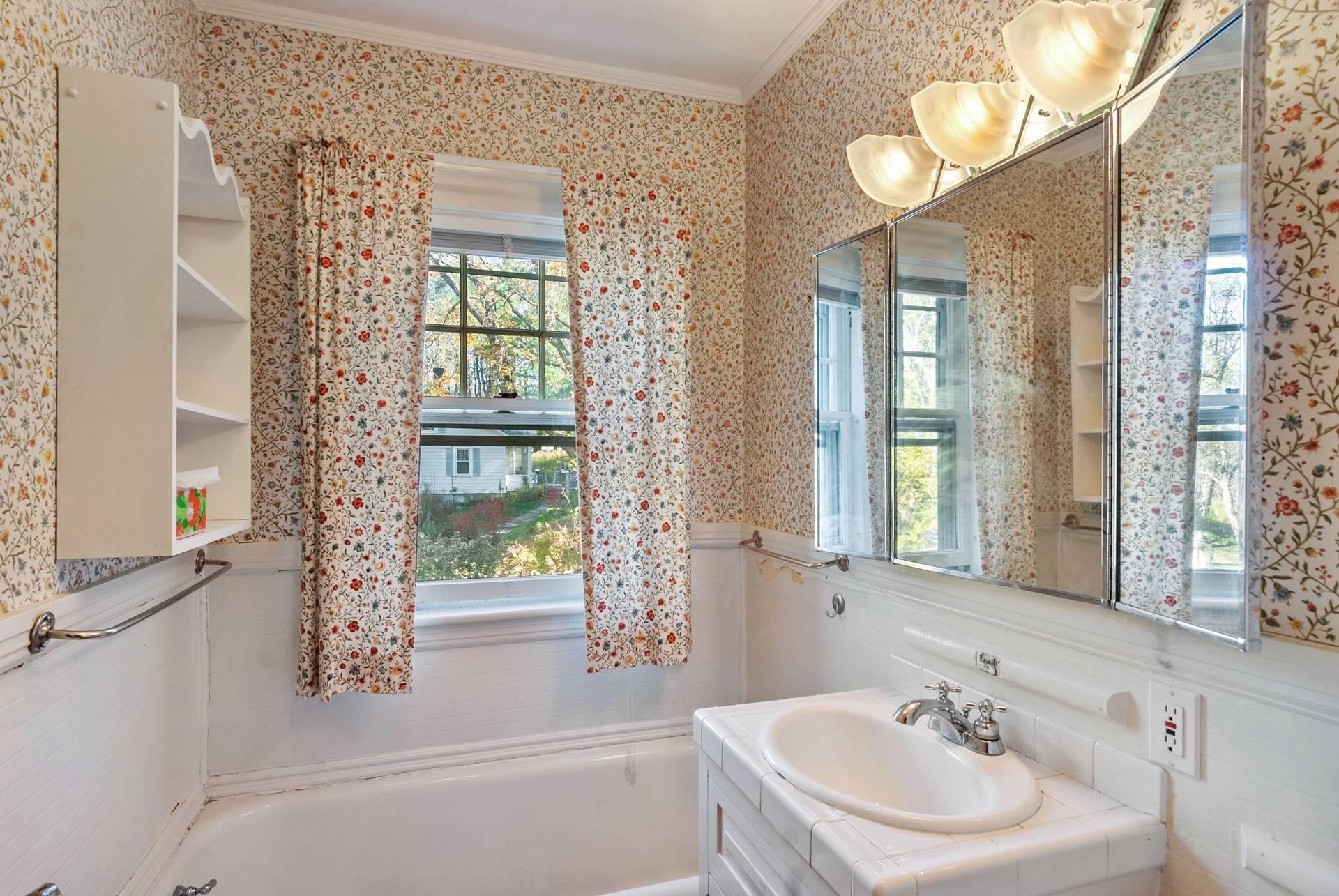 598 East Woodstock Road Property Photo 32