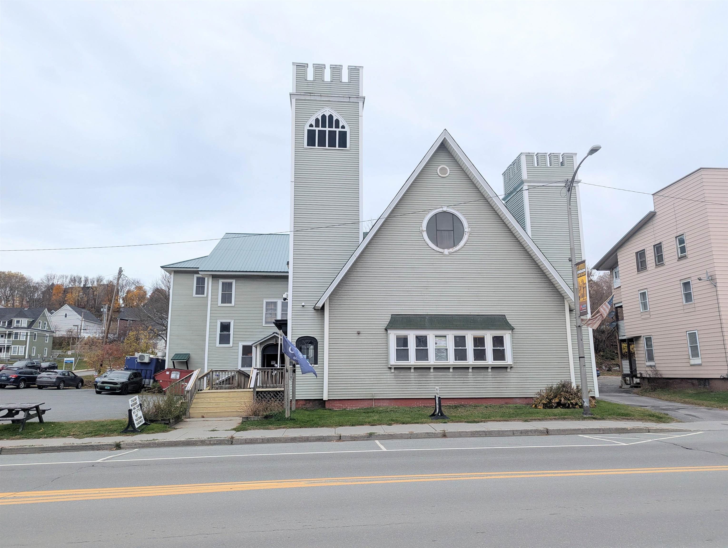 537 Railroad Street Property Photo 2