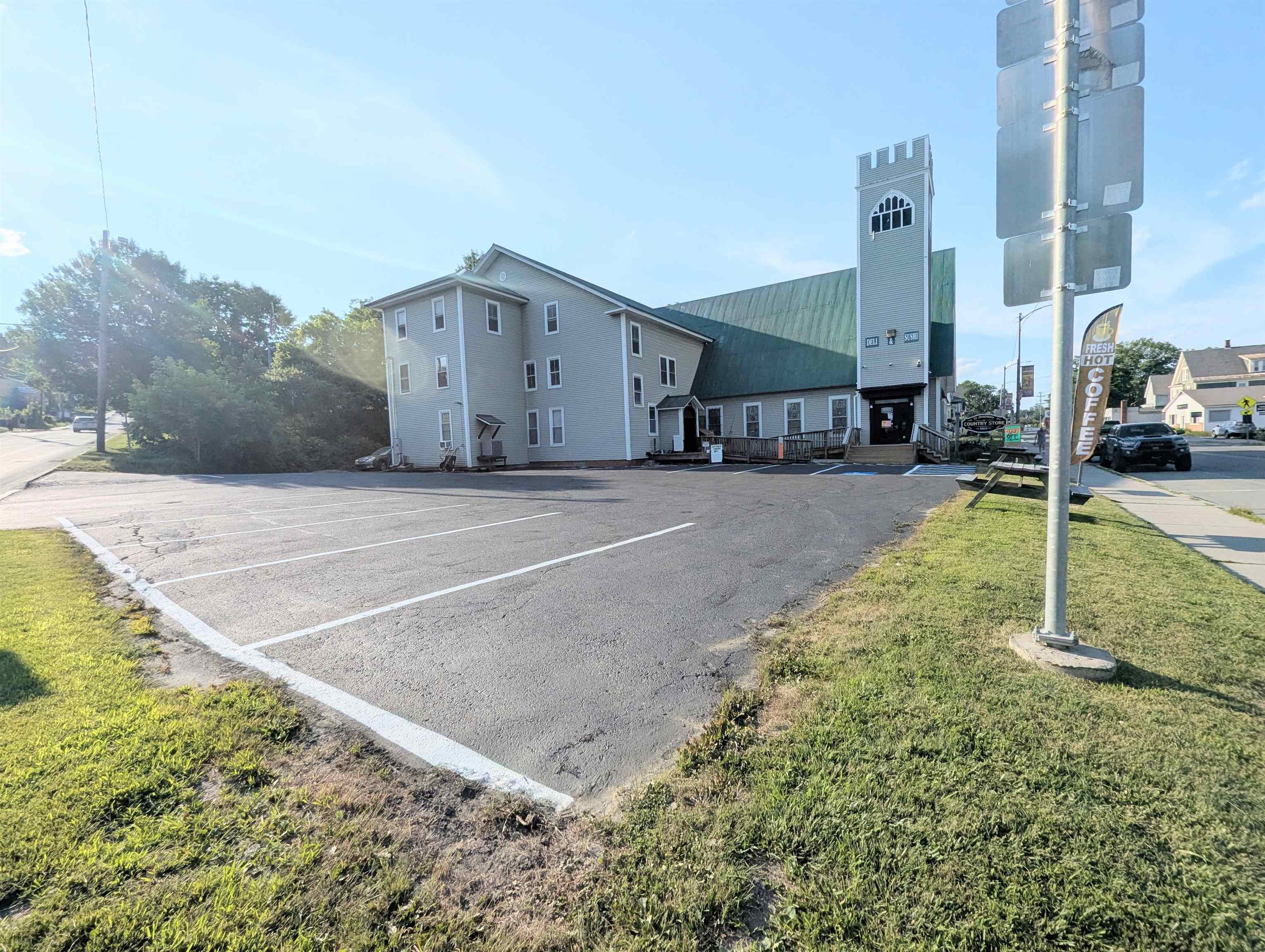 537 Railroad Street Property Photo 8