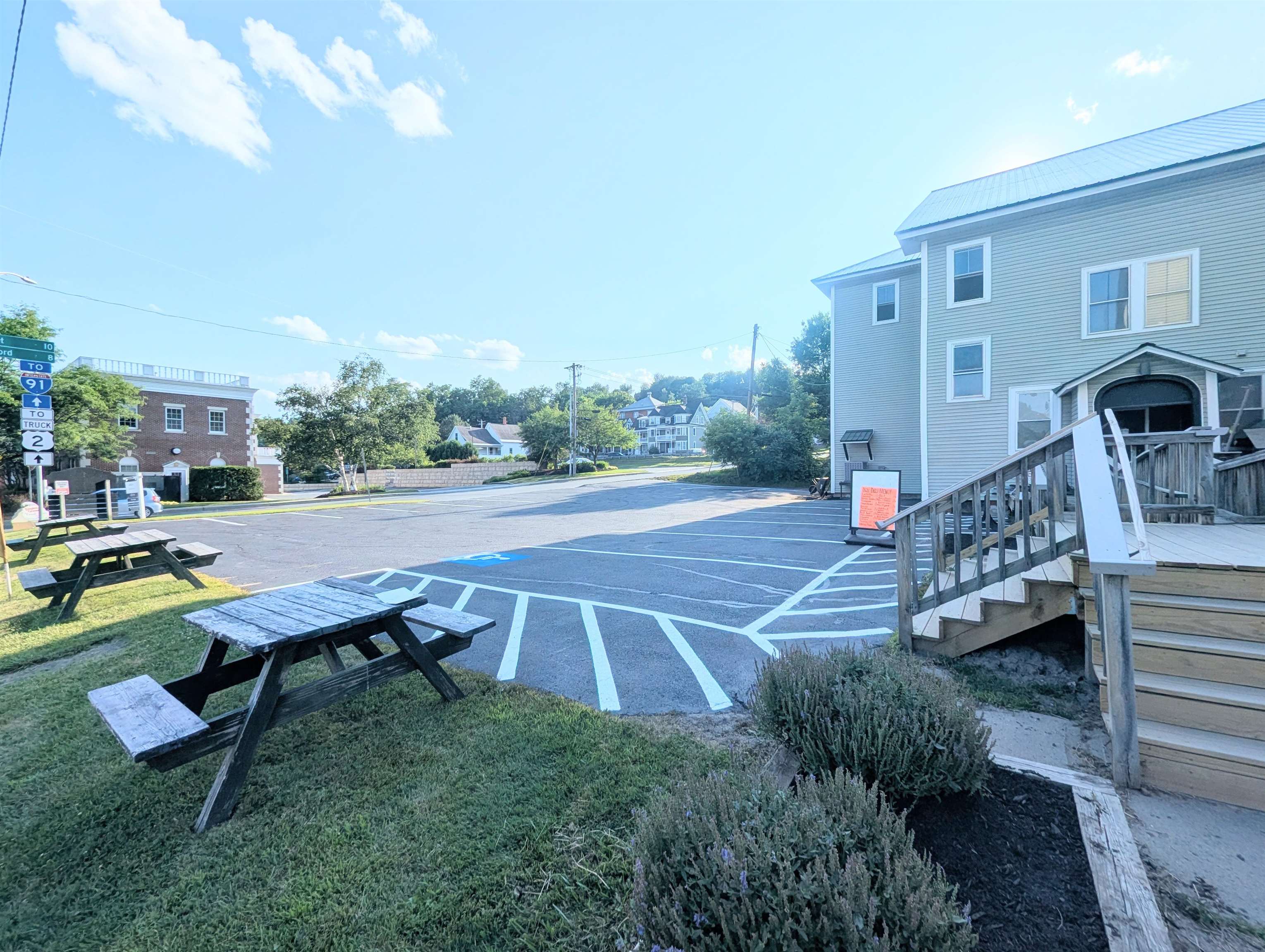 537 Railroad Street Property Photo 9