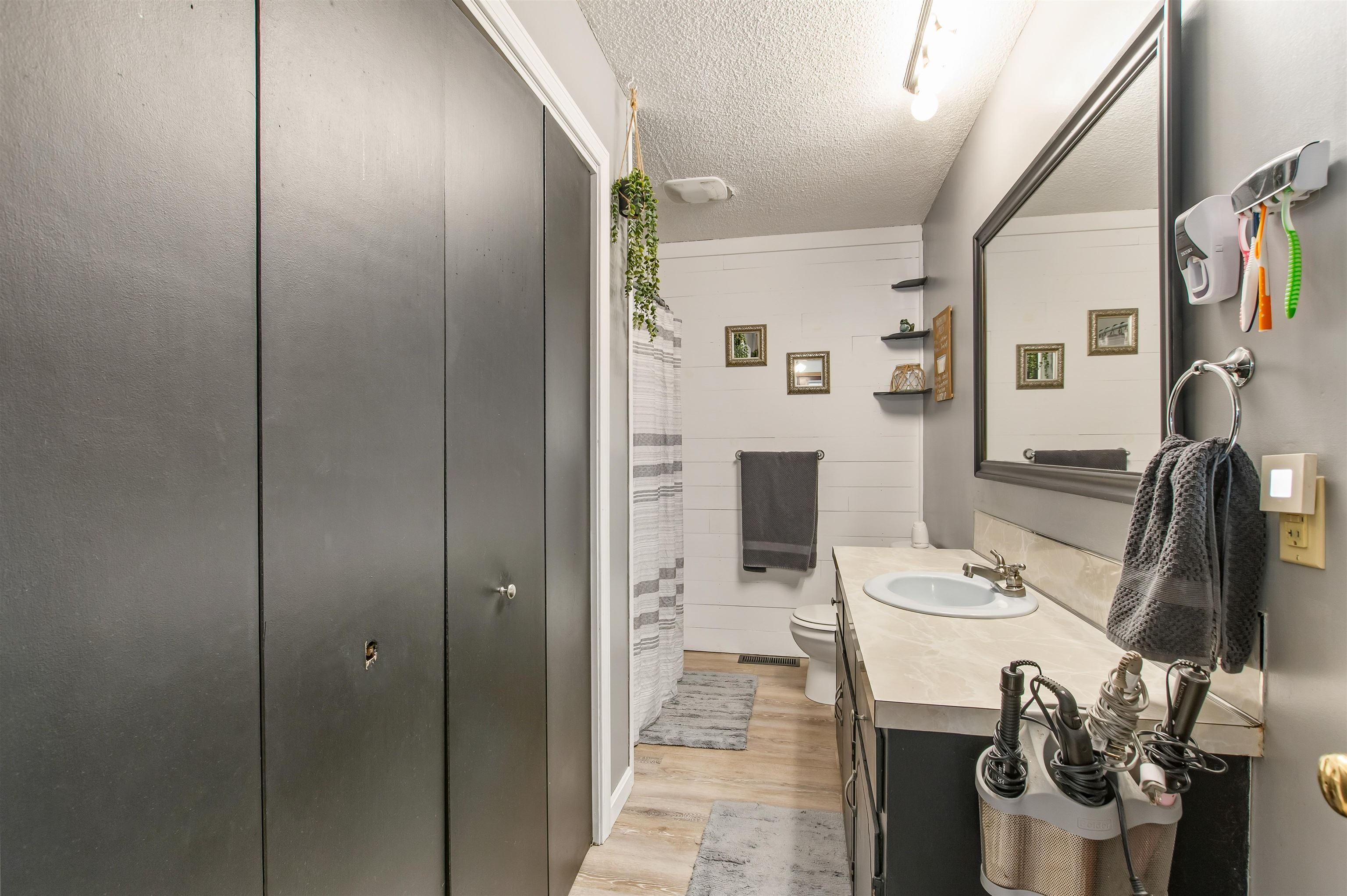 2016 Hinman Settler Road Property Photo 24