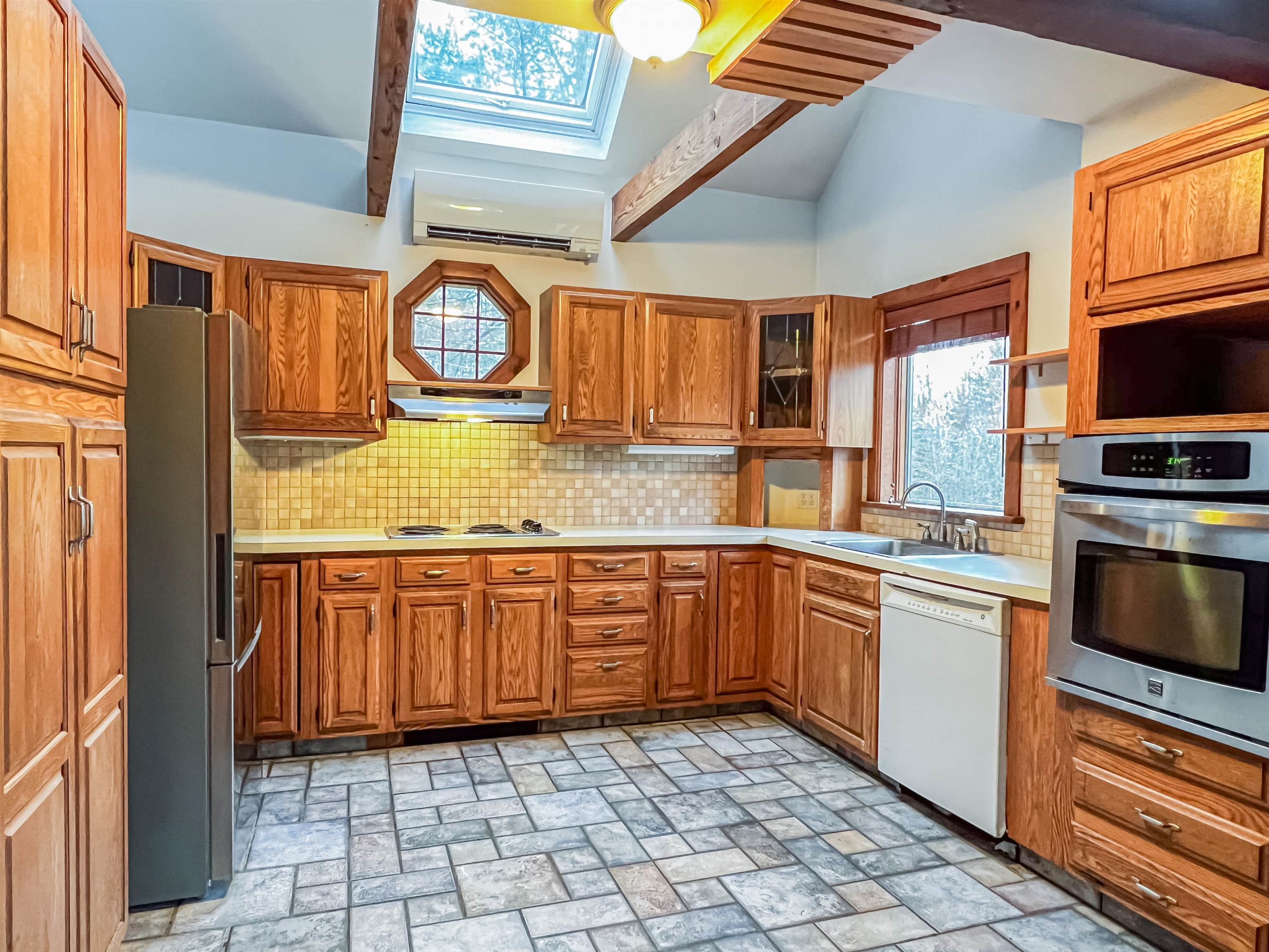 960 East Road Property Photo 4