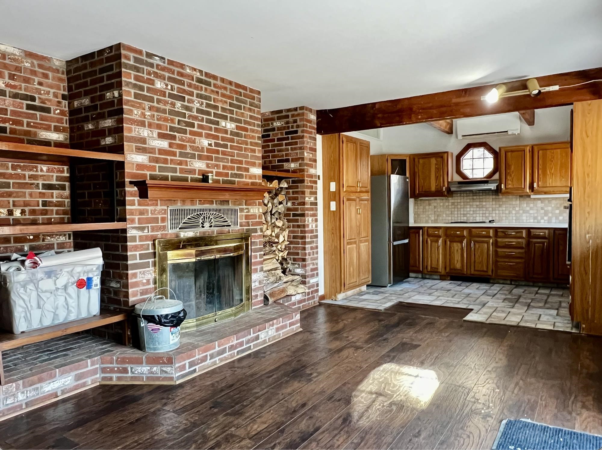 960 East Road Property Photo 5