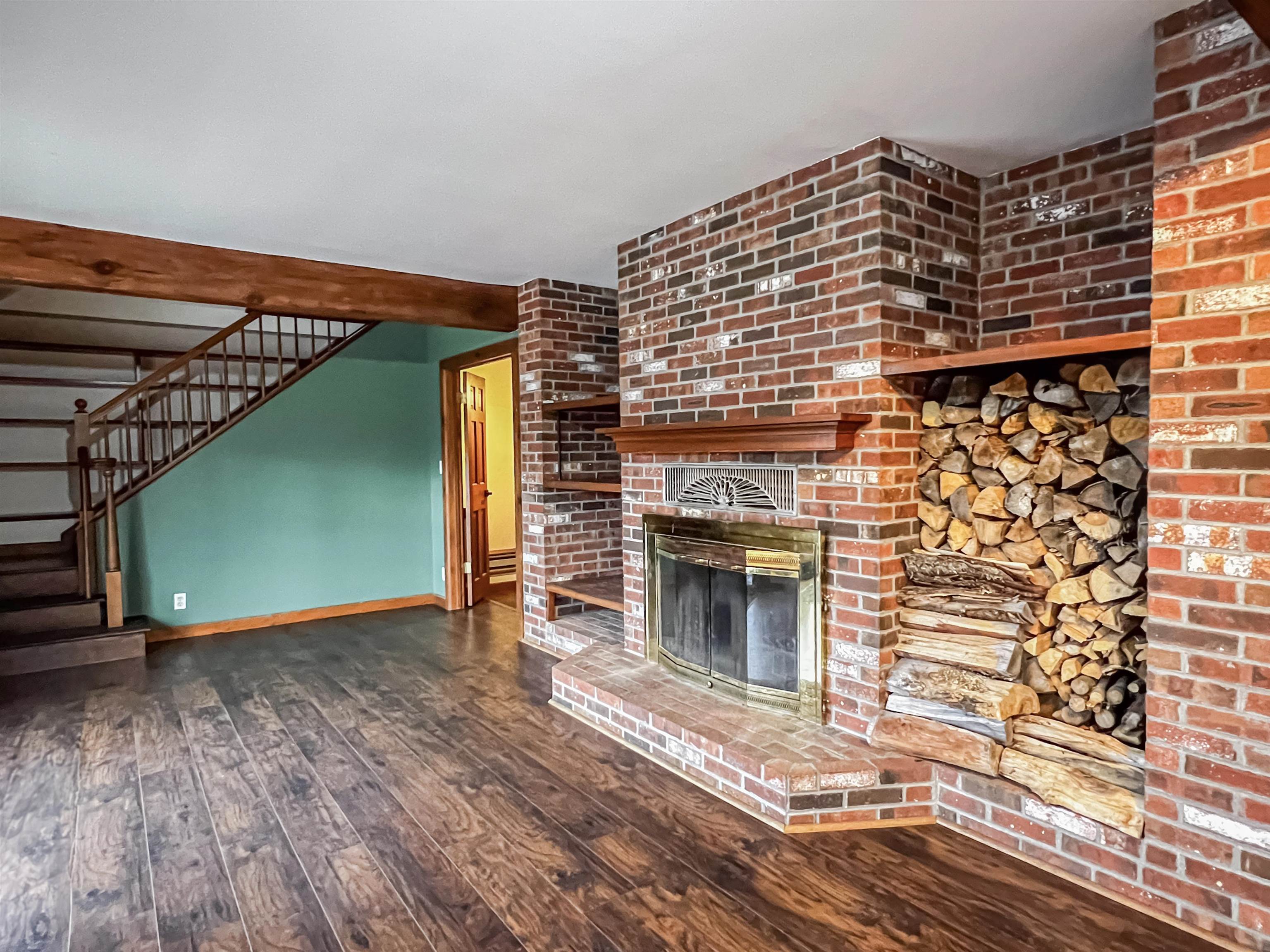 960 East Road Property Photo 6