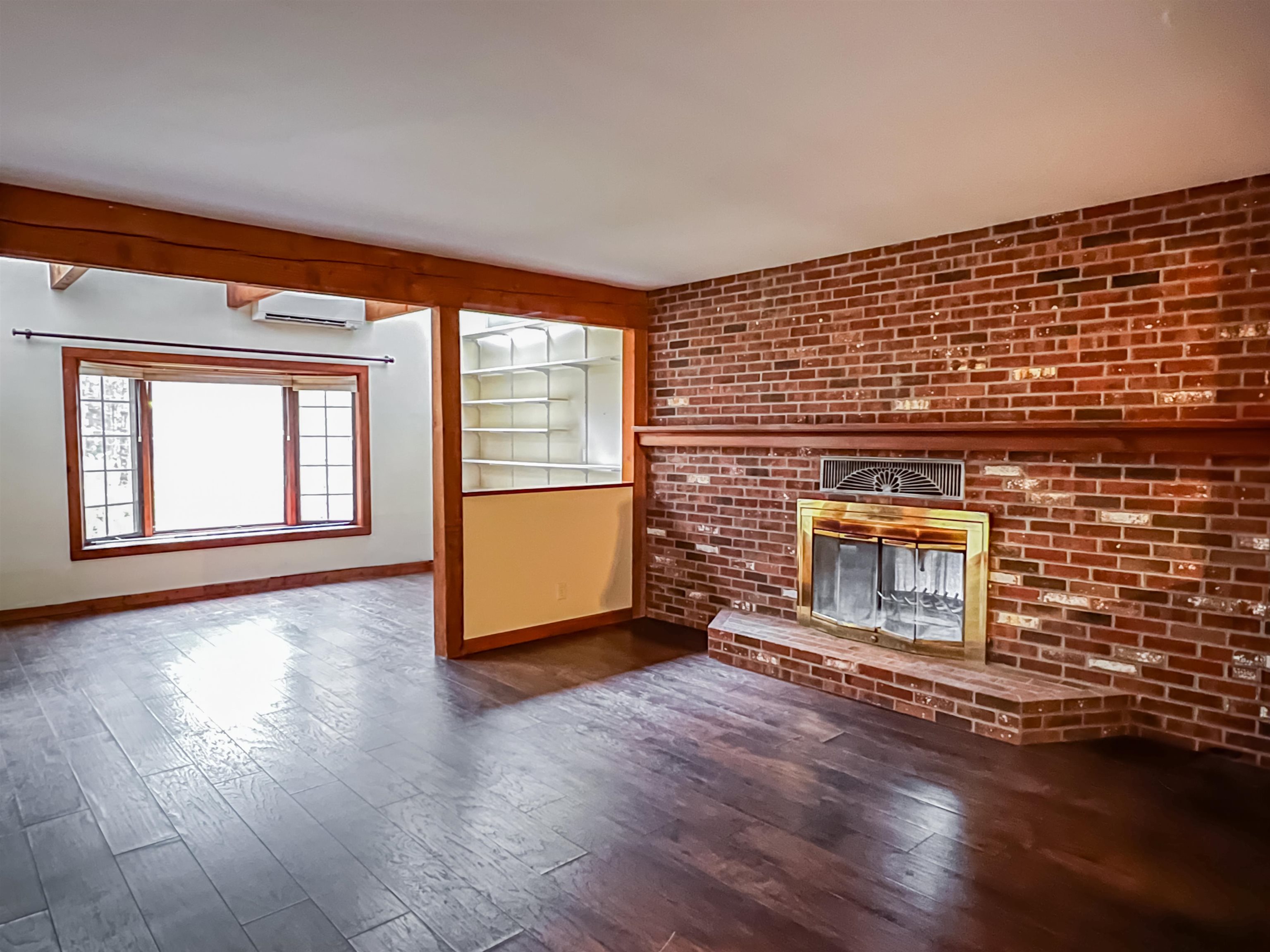 960 East Road Property Photo 8