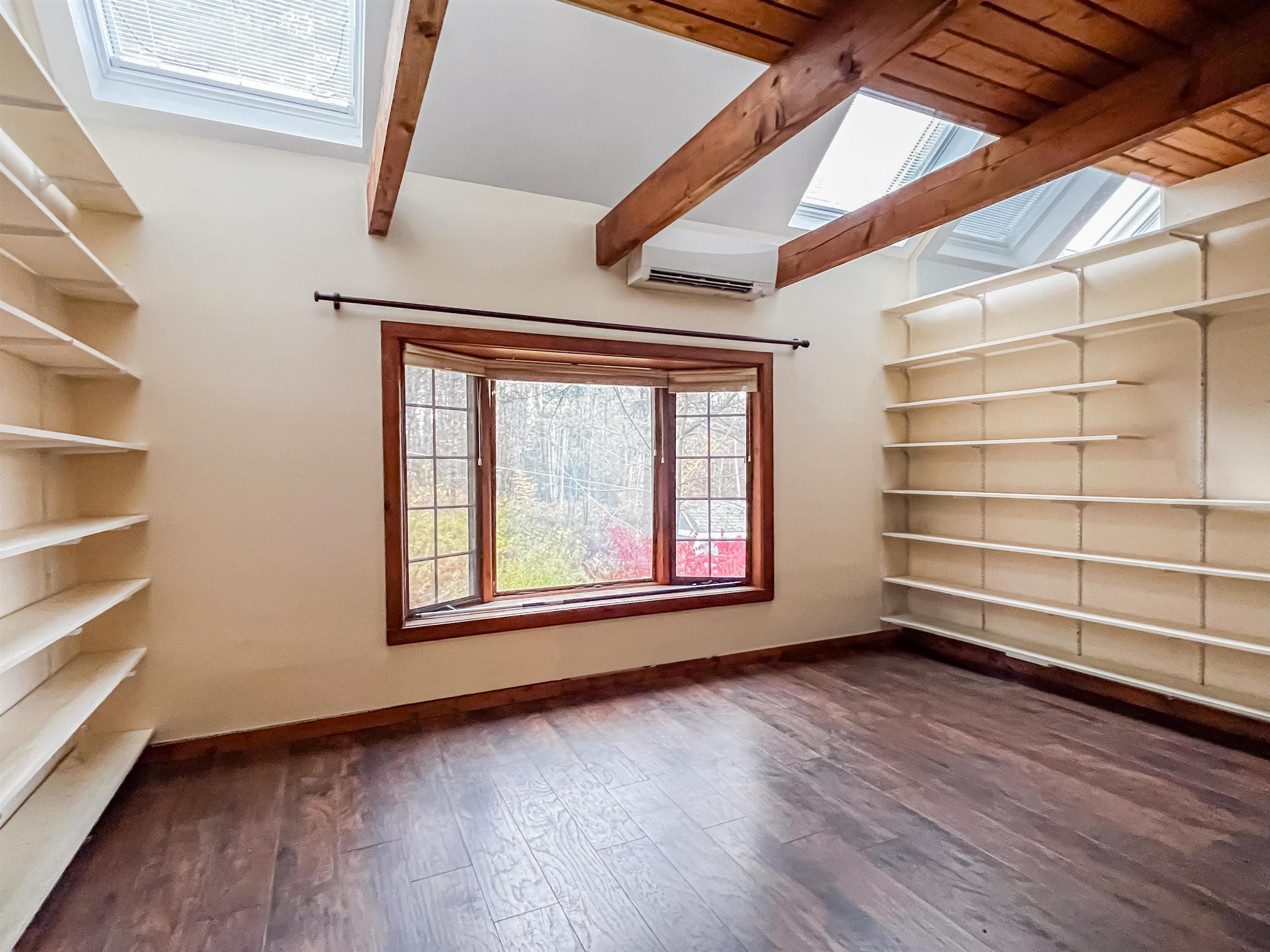 960 East Road Property Photo 12