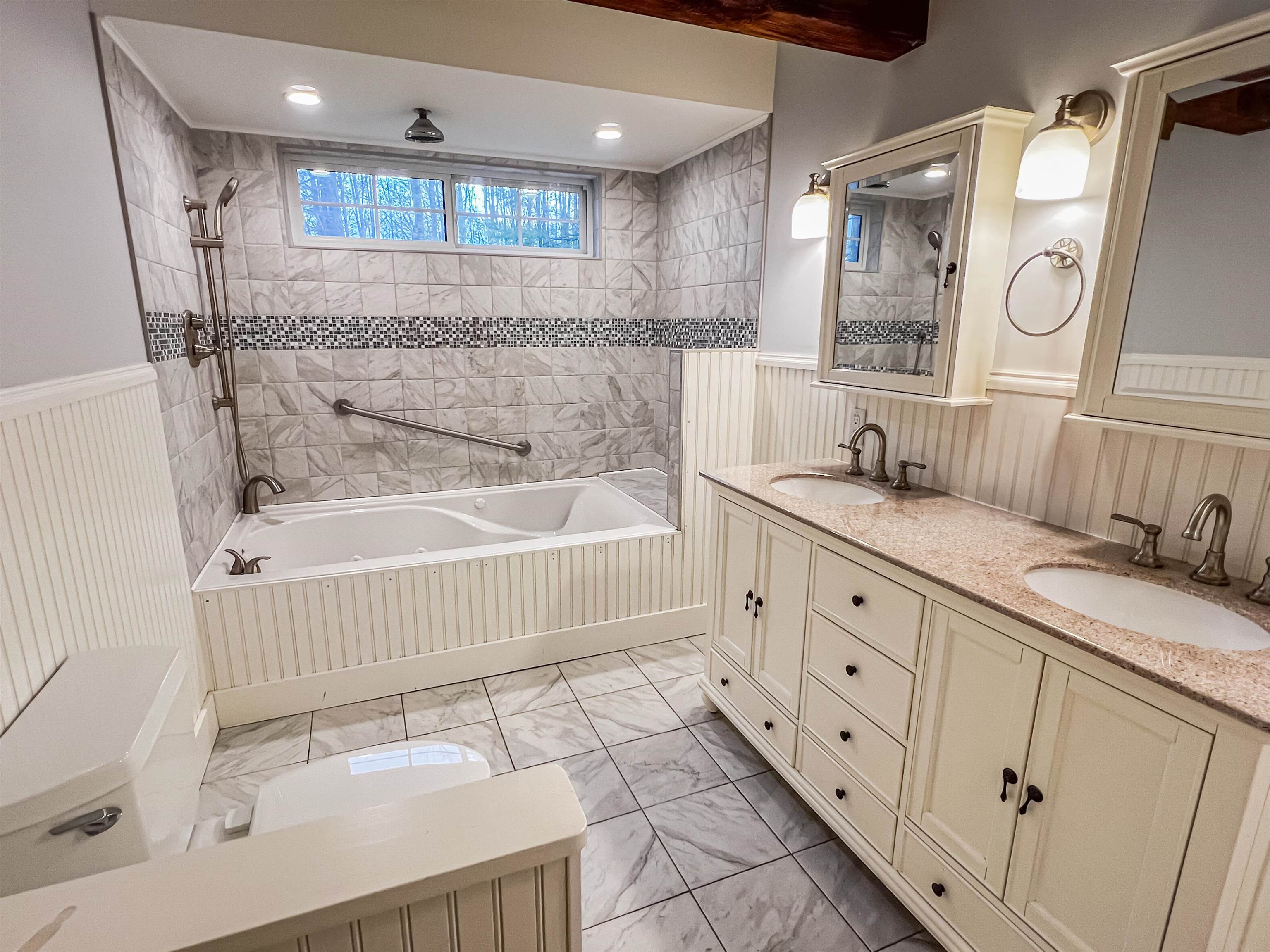 960 East Road Property Photo 18