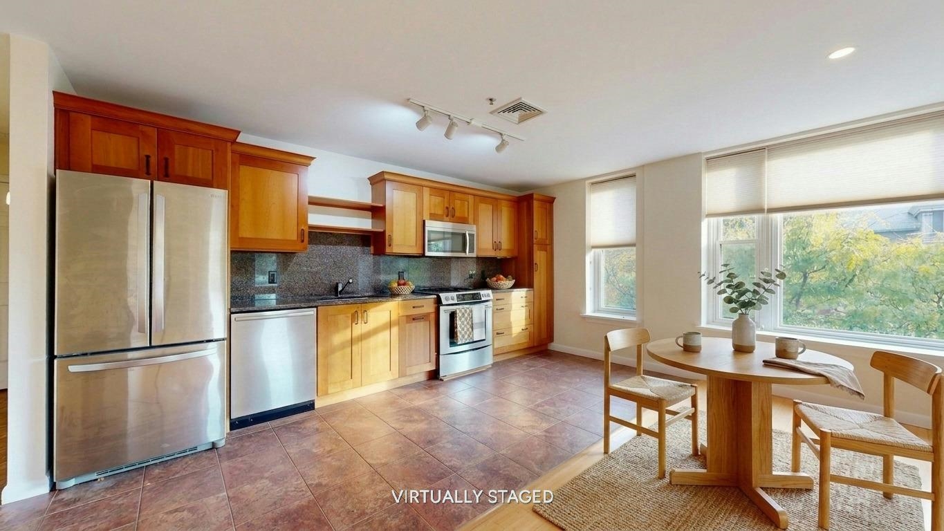 230 College Street Property Photo 1