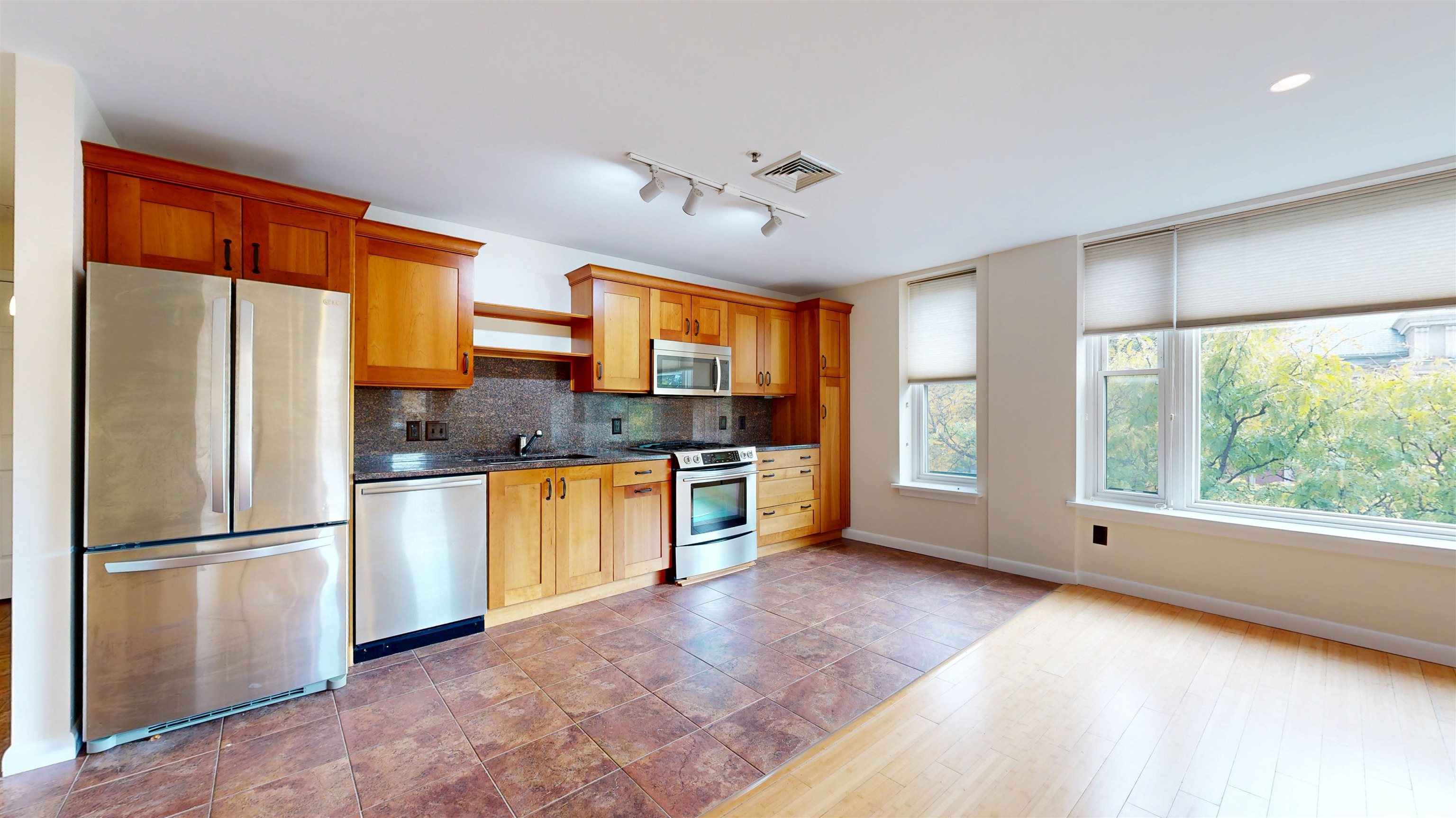 230 College Street Property Photo 2
