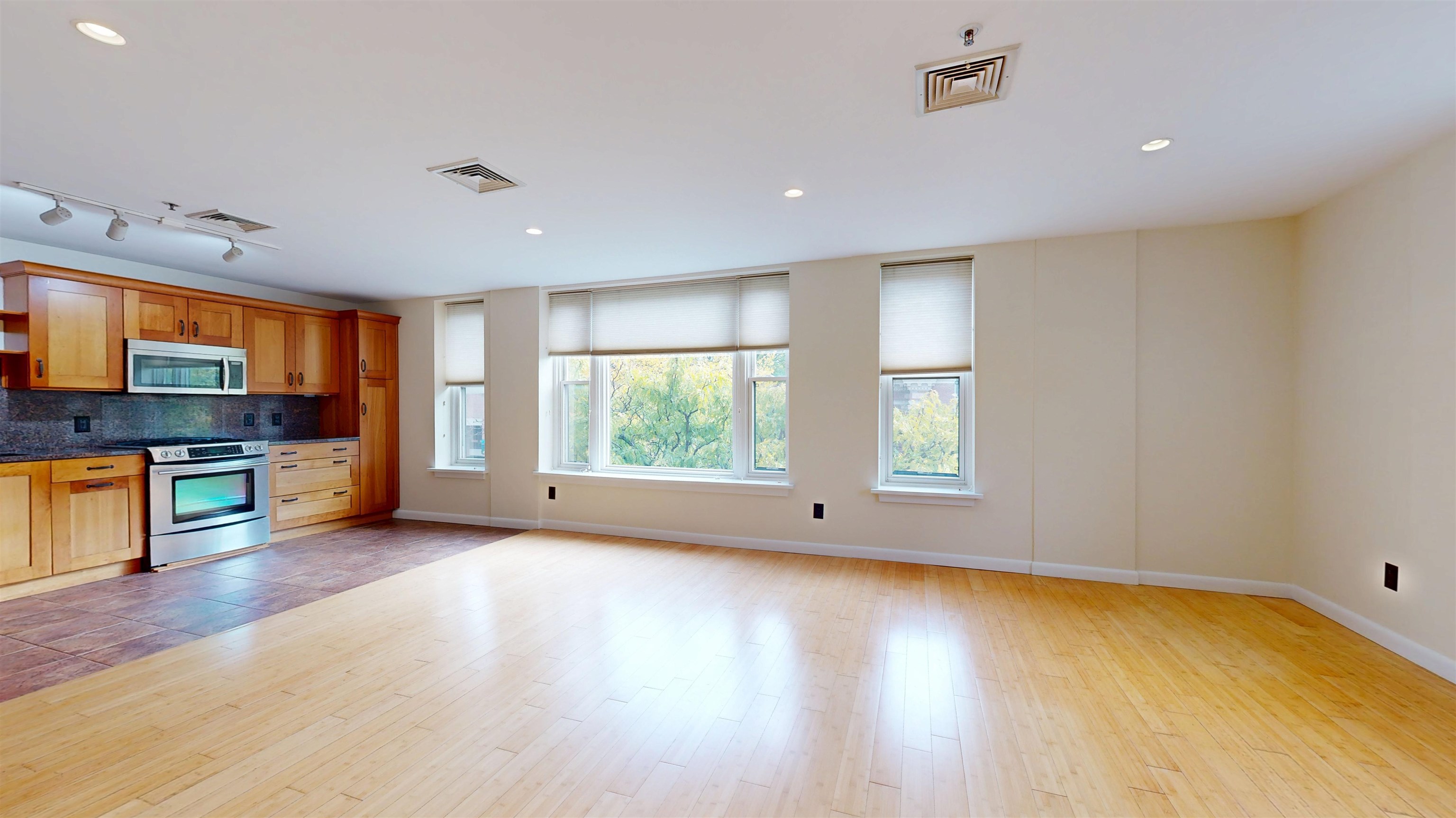 230 College Street Property Photo 3
