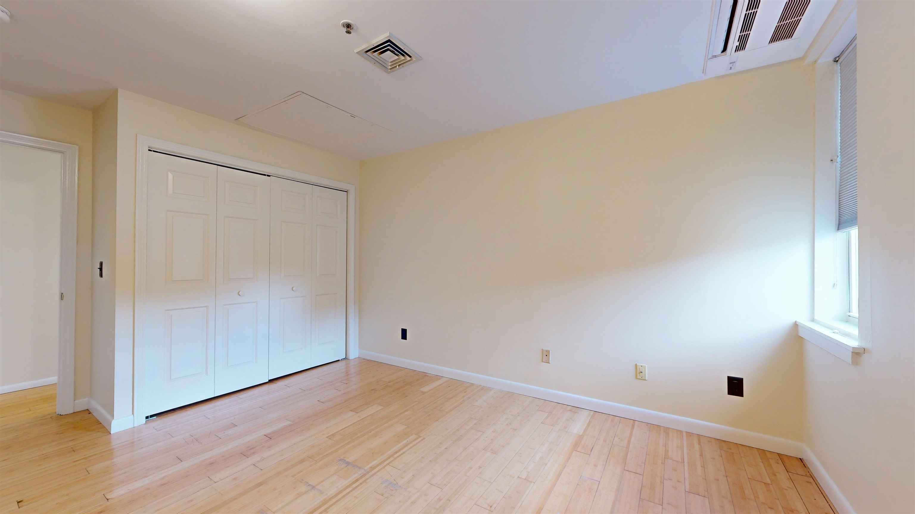 230 College Street Property Photo 9