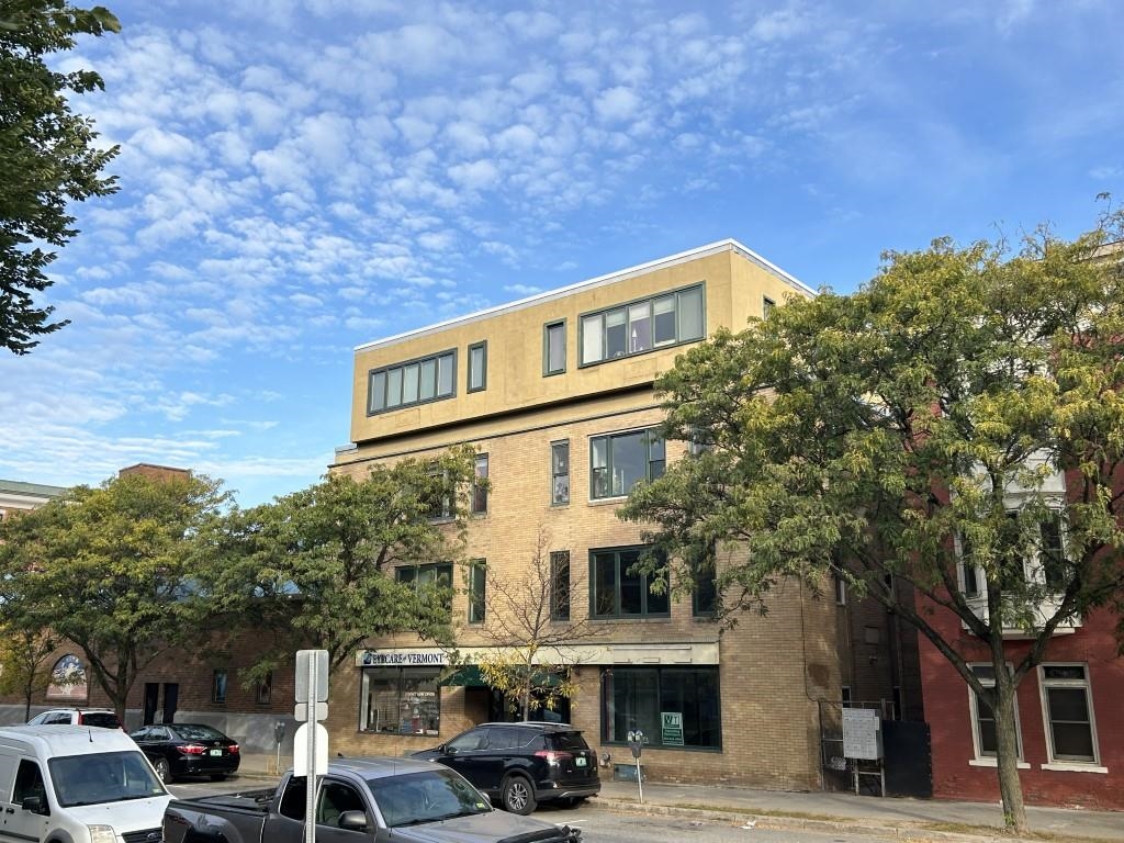 230 College Street Property Photo 13