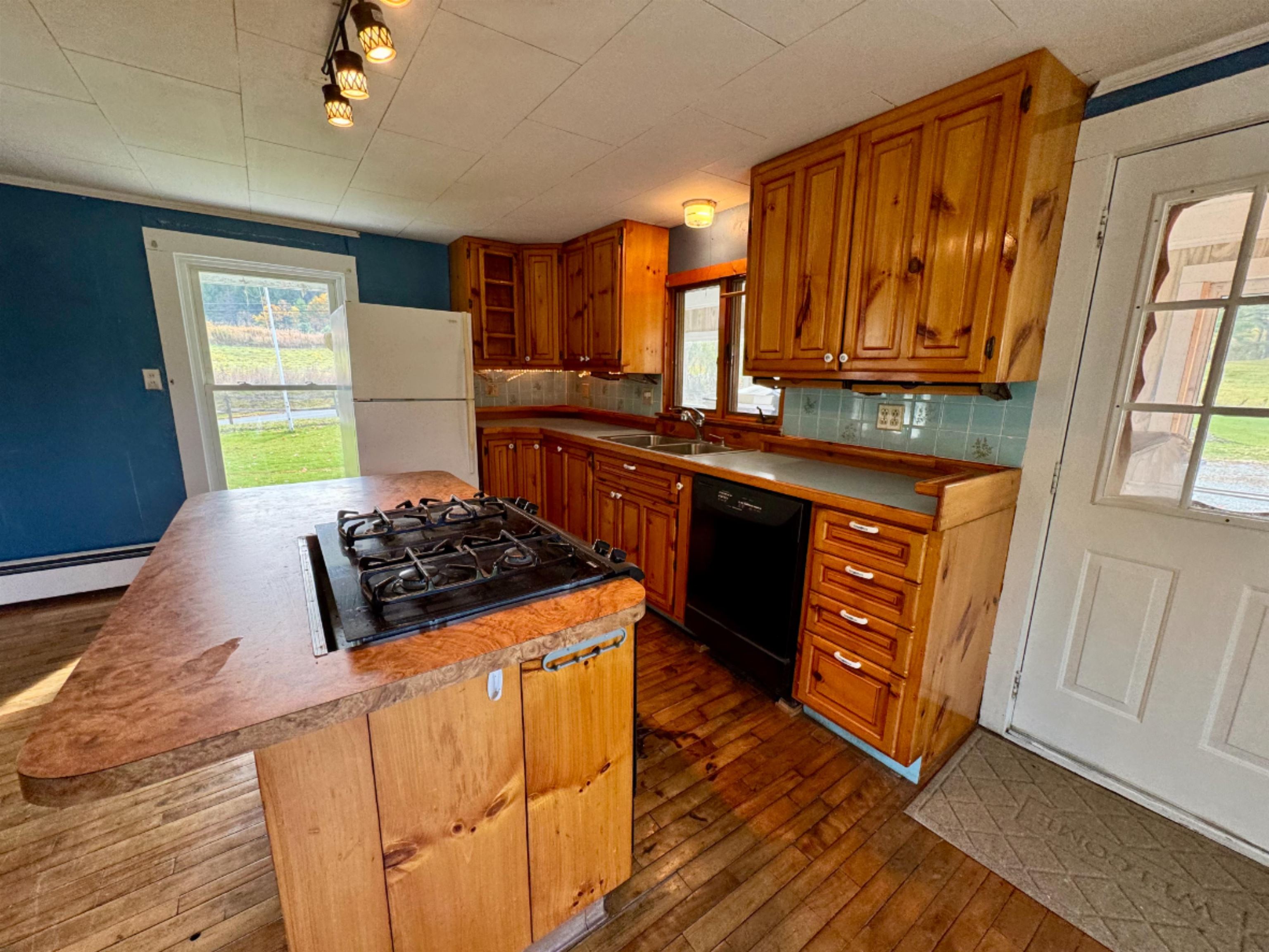 162 Town Forest Road Property Photo 3