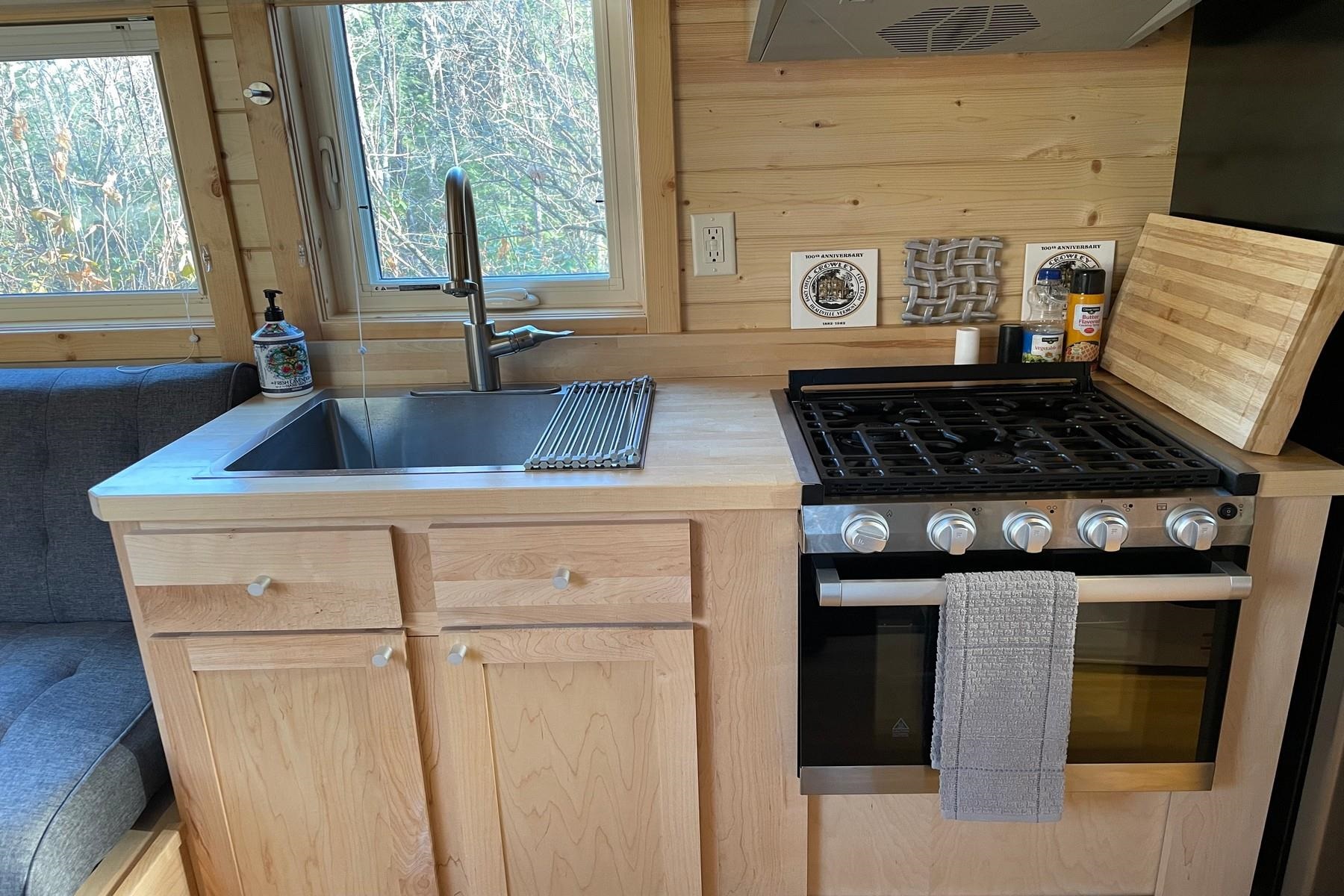 3019 Popple Dungeon Road Property Photo 6