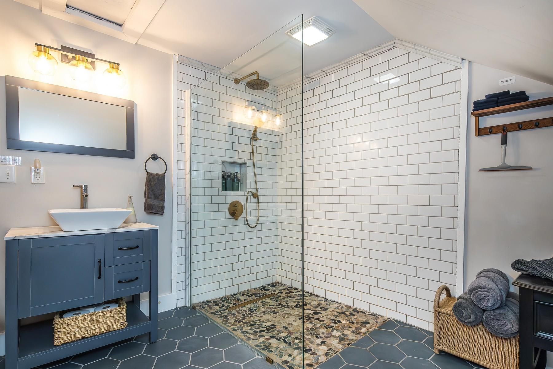 19 River Street Property Photo 10