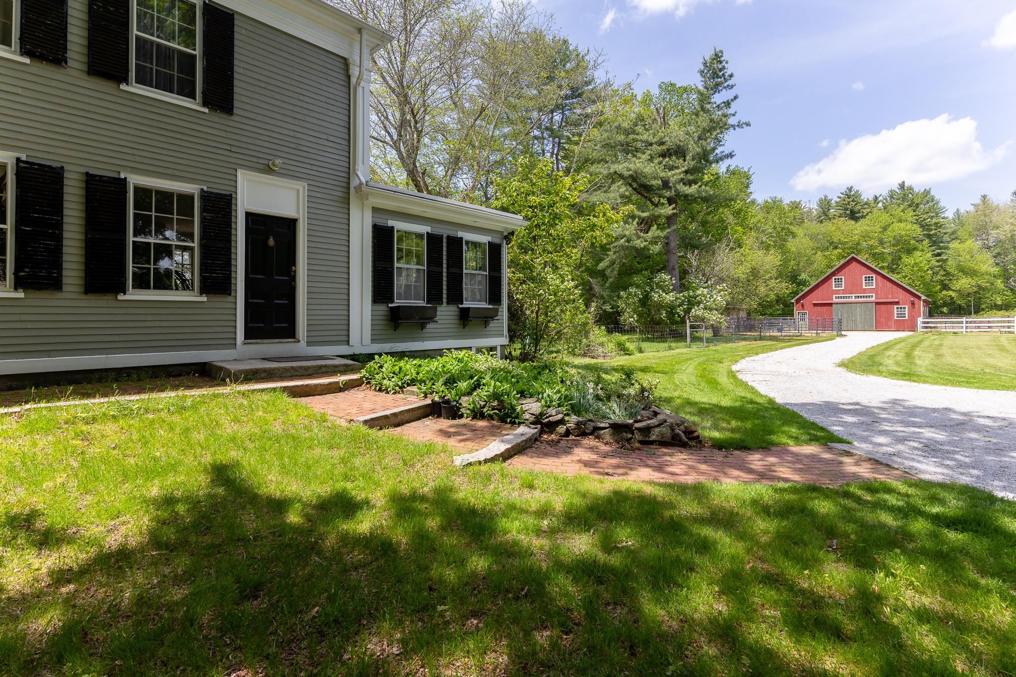 337 Middle Road Property Photo 2