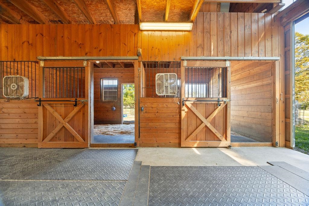 337 Middle Road Property Photo 10