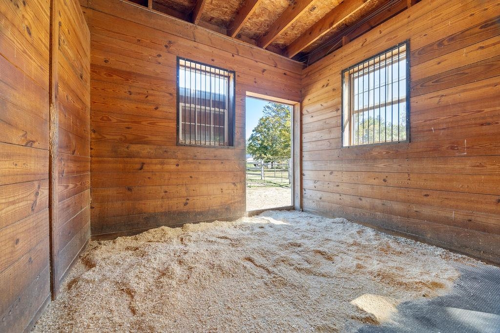 337 Middle Road Property Photo 14