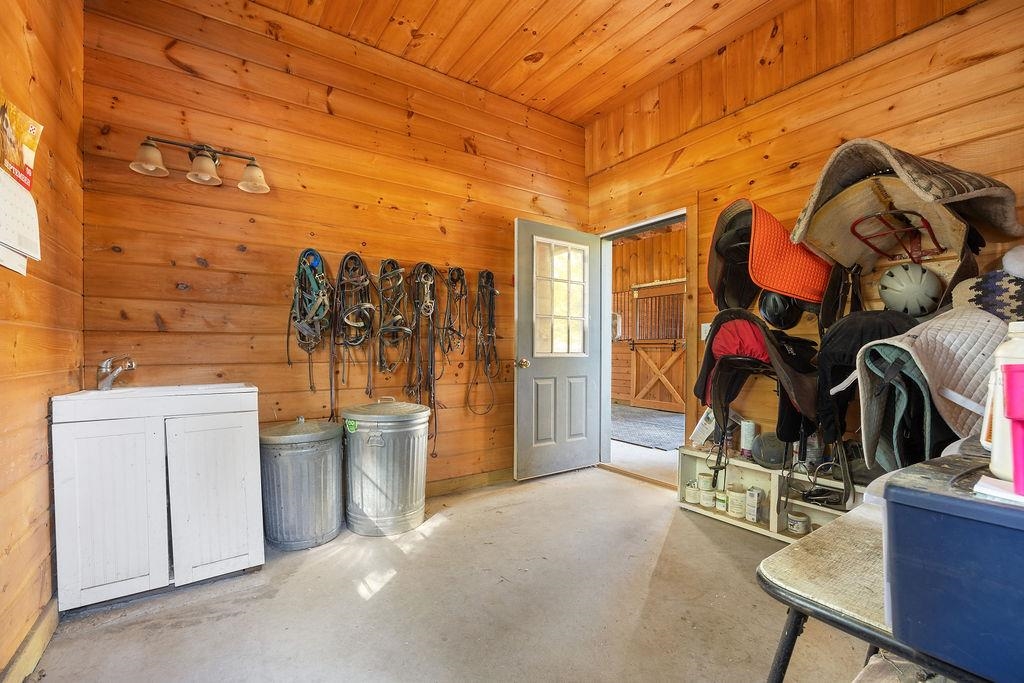 337 Middle Road Property Photo 15