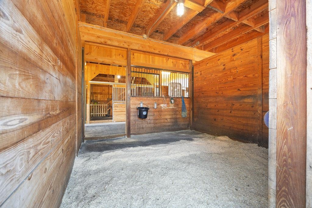 337 Middle Road Property Photo 48