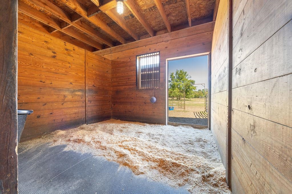 337 Middle Road Property Photo 49
